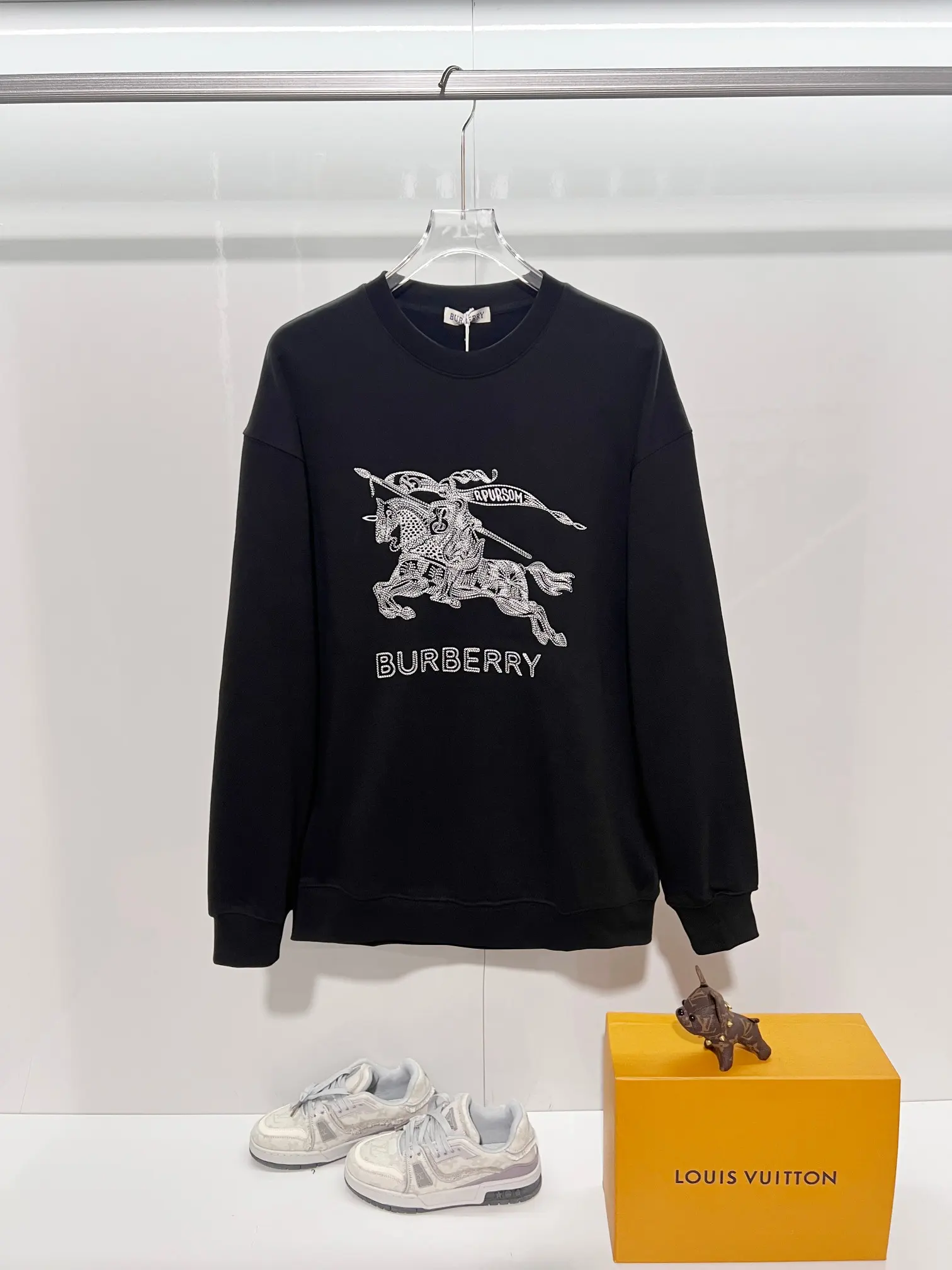 Embroidered Equestrian Knight Crew-Neck Sweatshirt D19024176