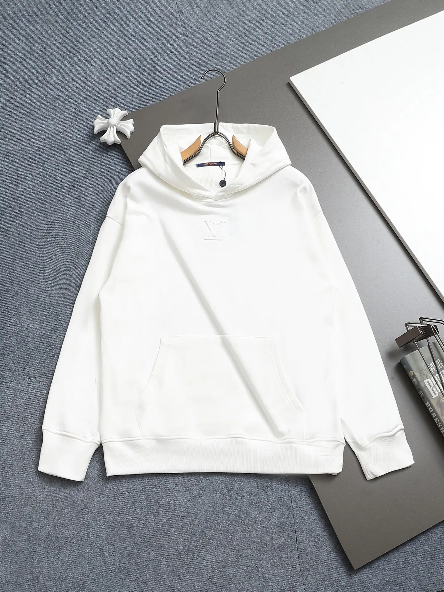 Embossed Logo Cotton Hoodie D19023266