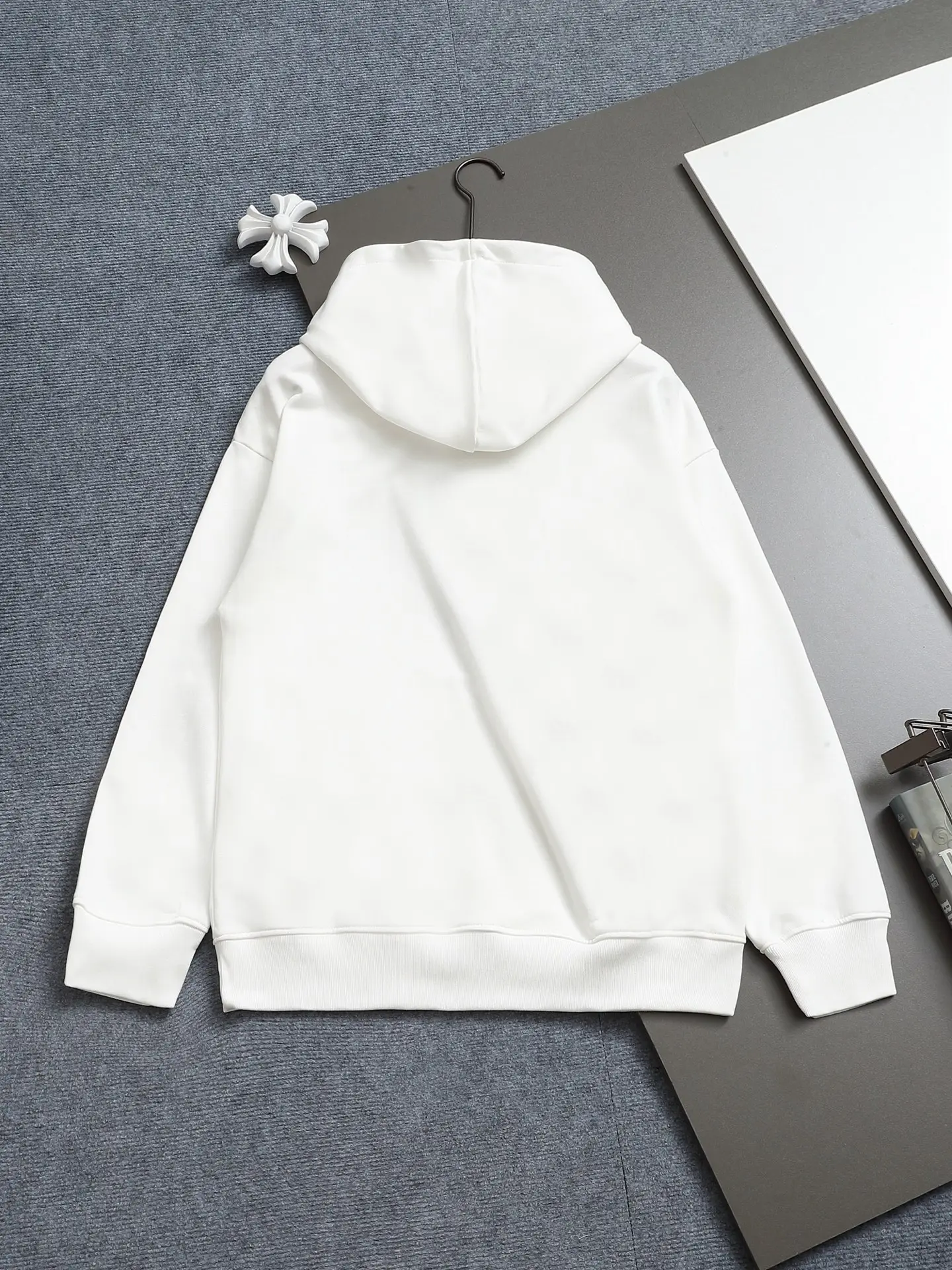 Embossed Logo Cotton Hoodie D19023266 — view 2