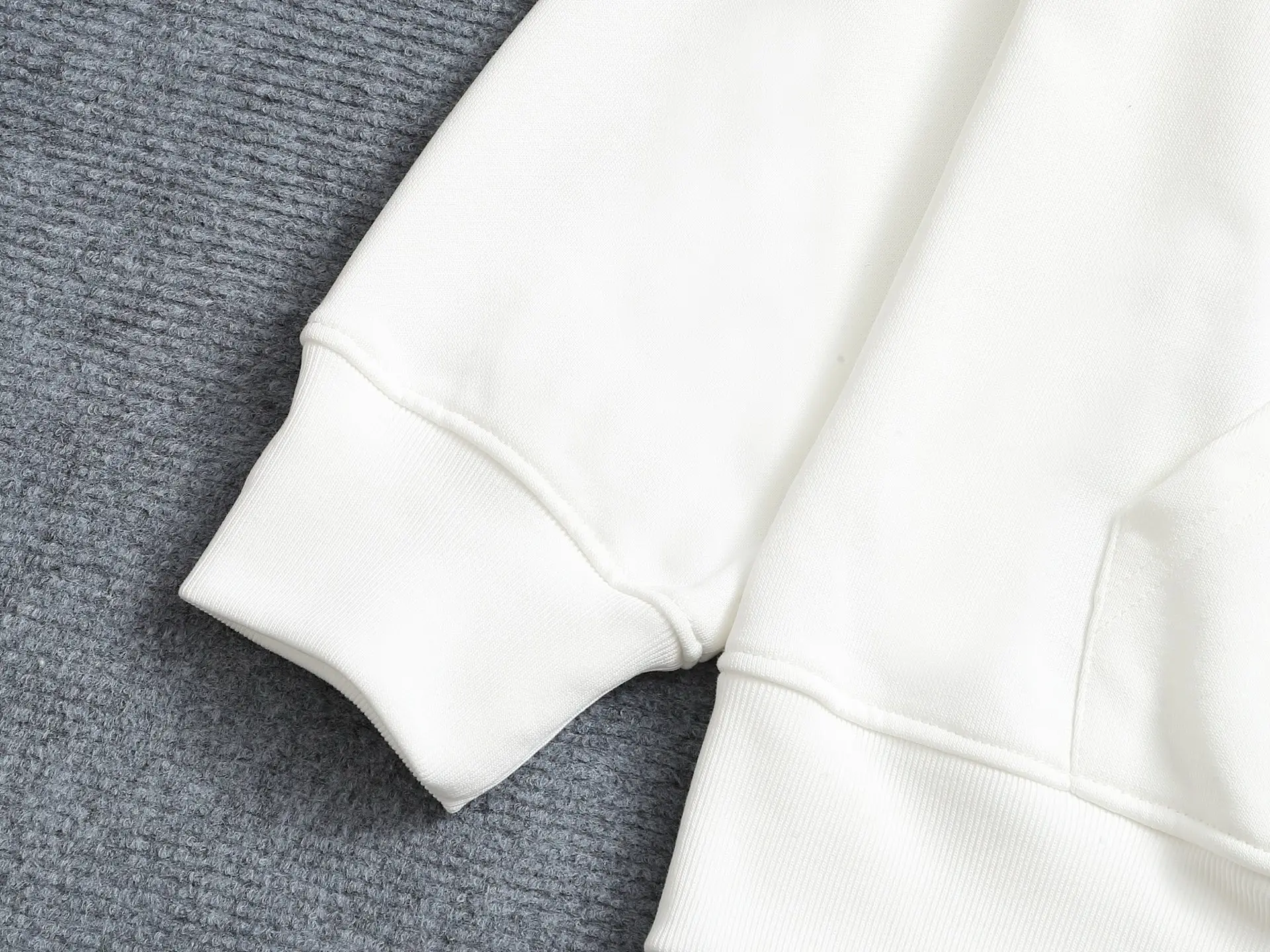 Embossed Logo Cotton Hoodie D19023266 — view 5