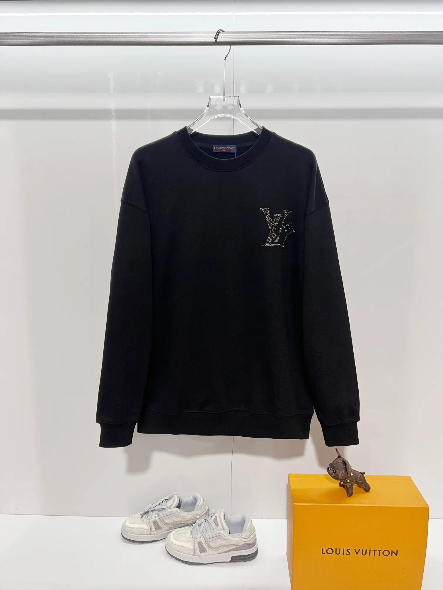 Embellished Logo Crew-Neck Sweatshirt D19024156