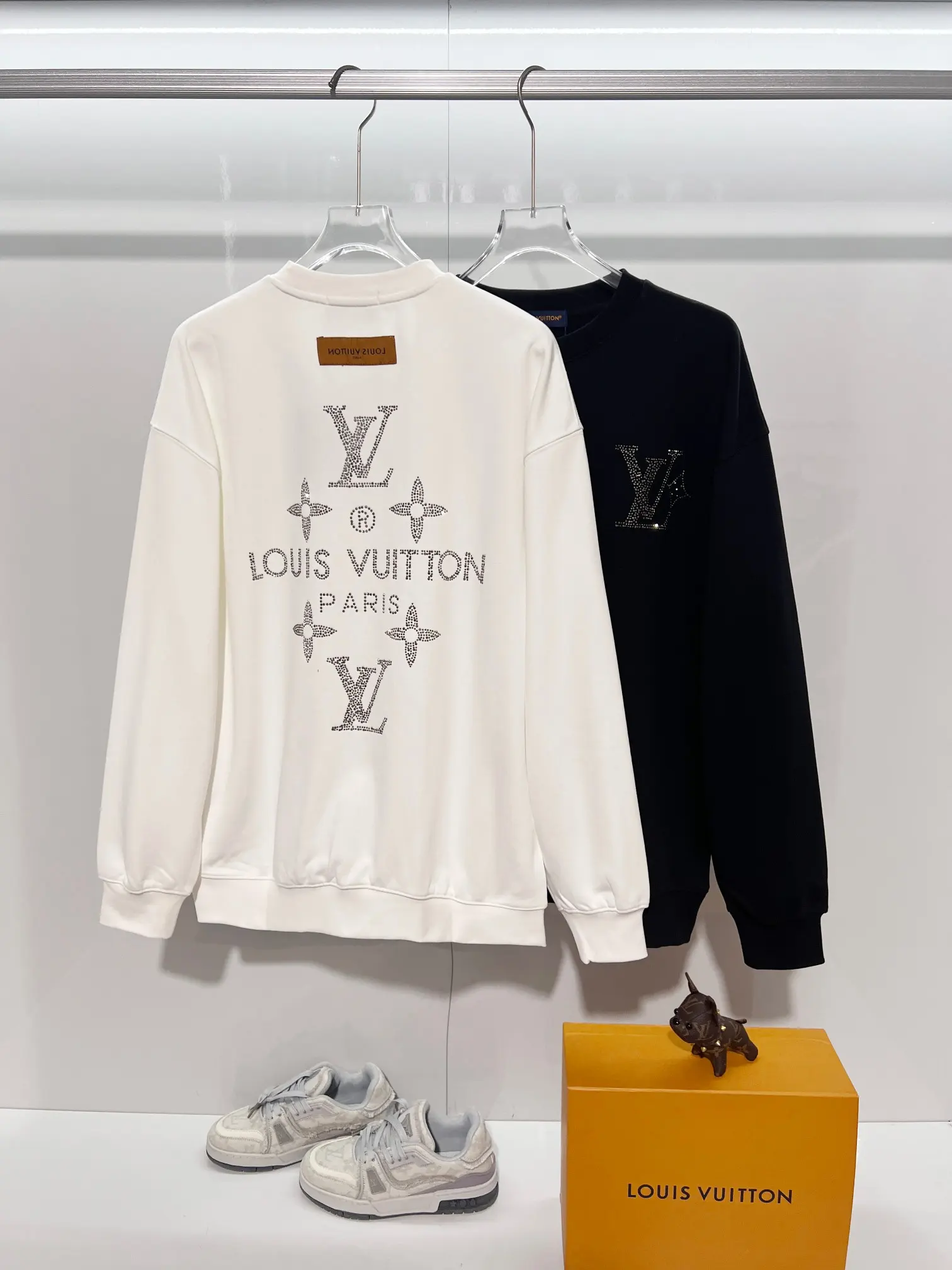 Embellished Logo Crew-Neck Sweatshirt D19024156 — view 12