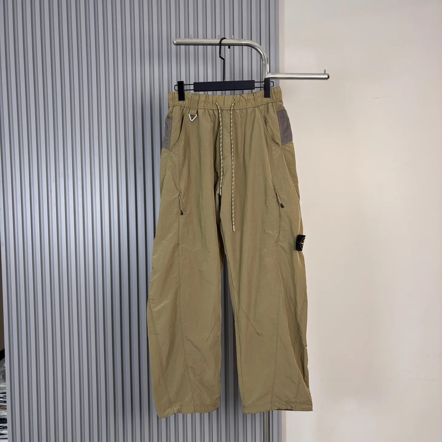 Water-Resistant Iridescent Nylon Trousers D19021524 — view 4
