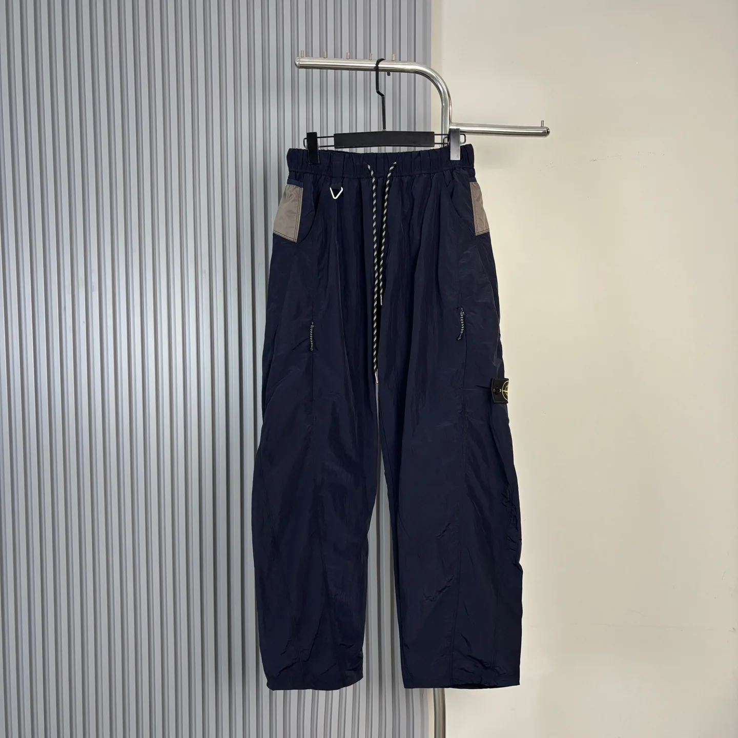 Water-Resistant Iridescent Nylon Trousers D19021524 — view 6