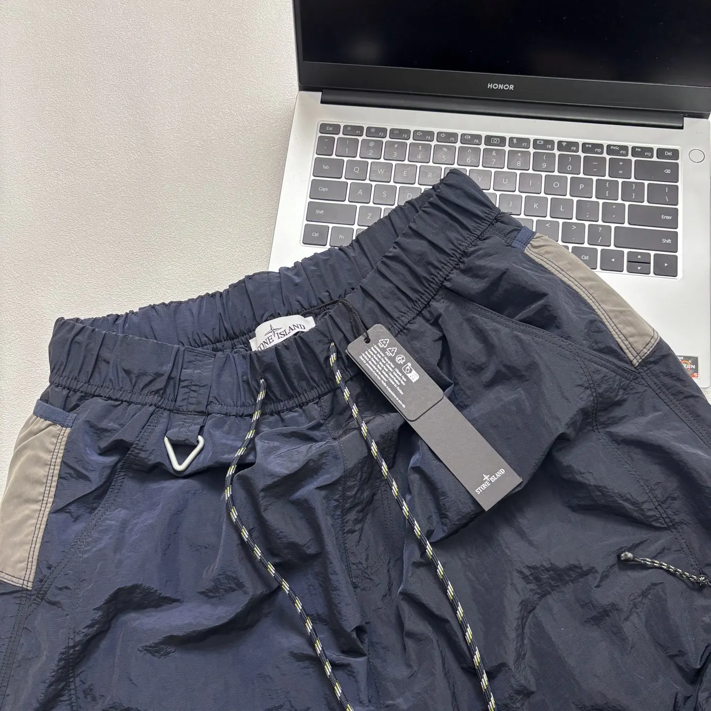 Water-Resistant Iridescent Nylon Trousers D19021524 — view 8