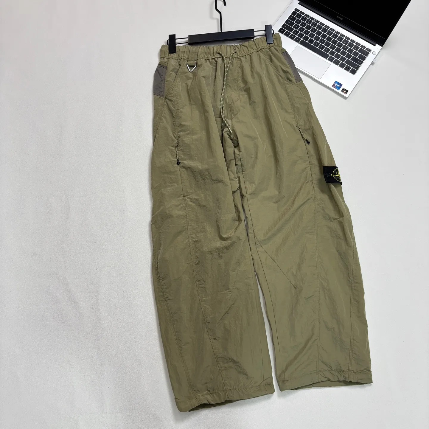 Water-Repellent Nylon Straight-Leg Trousers D19021523 — view 2
