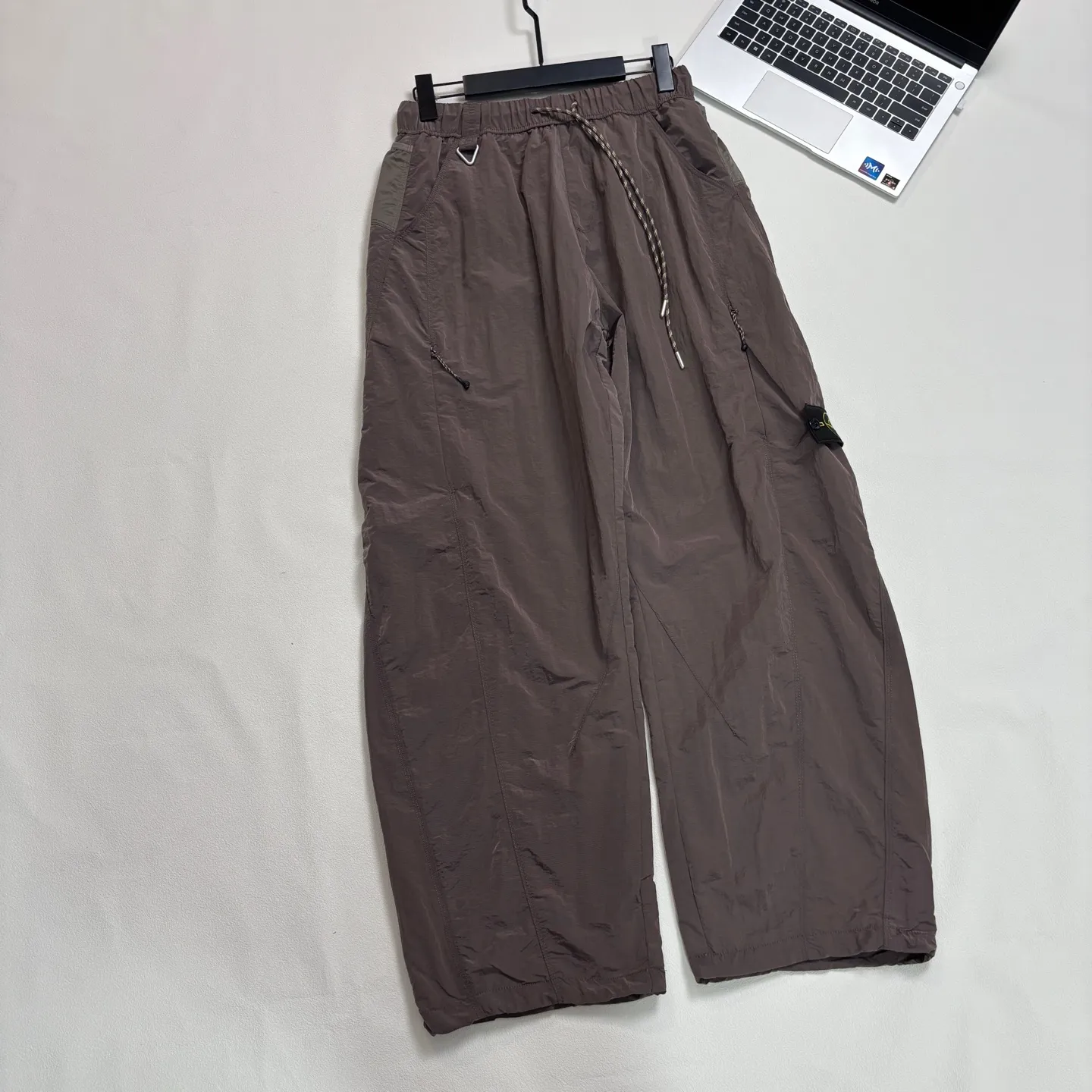 Water-Repellent Nylon Straight-Leg Trousers D19021523 — view 3