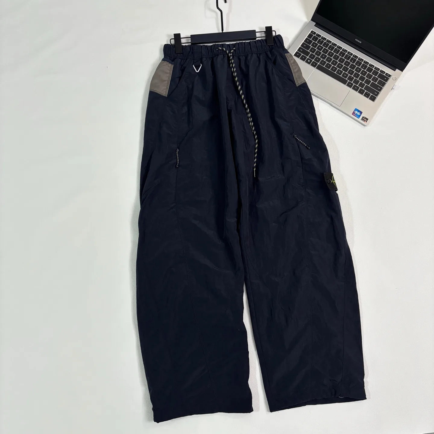 Water-Repellent Nylon Straight-Leg Trousers D19021523 — view 4