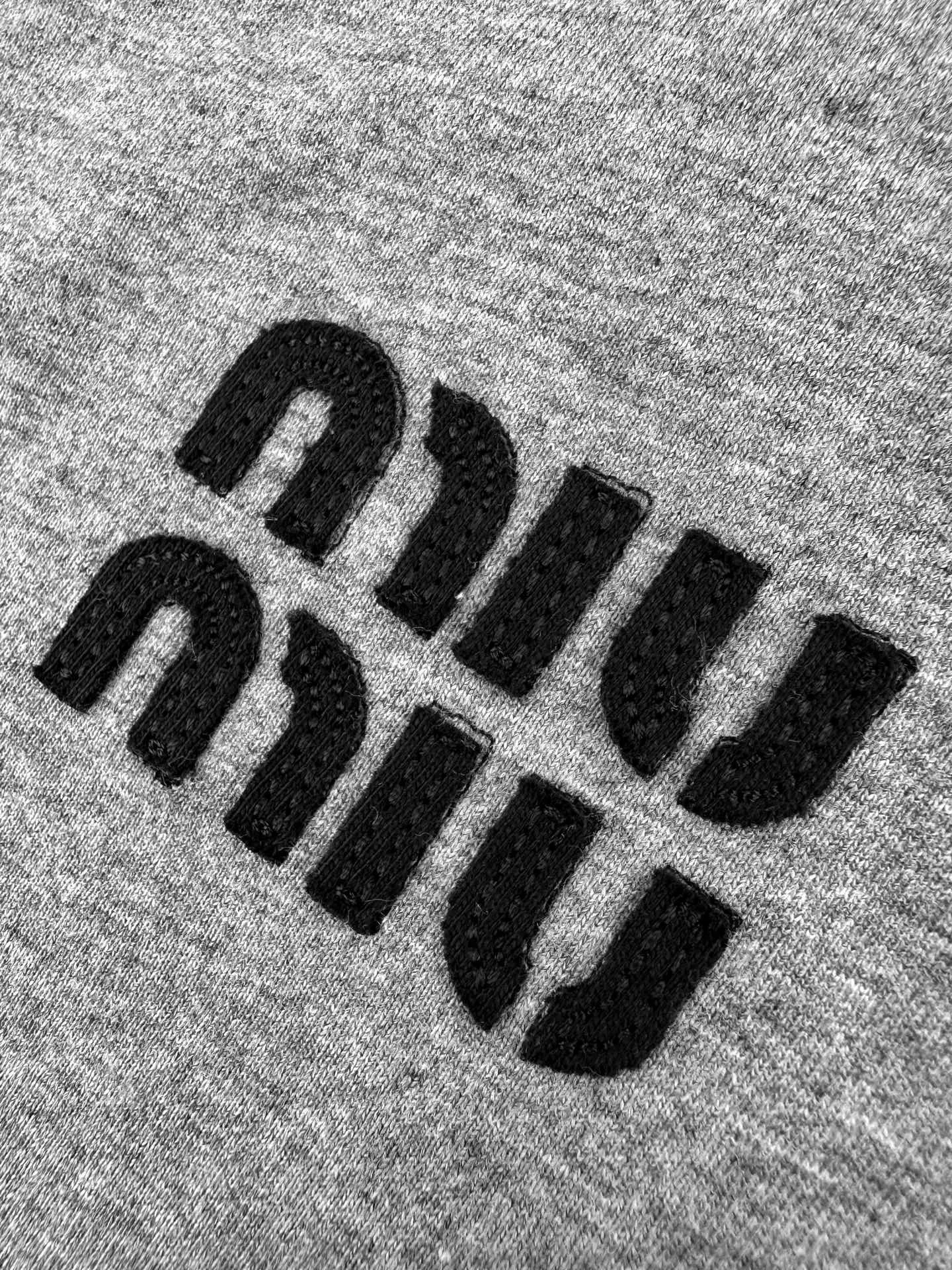 Logo-Embroidered Long-Sleeve T-Shirt D19523197 — view 4