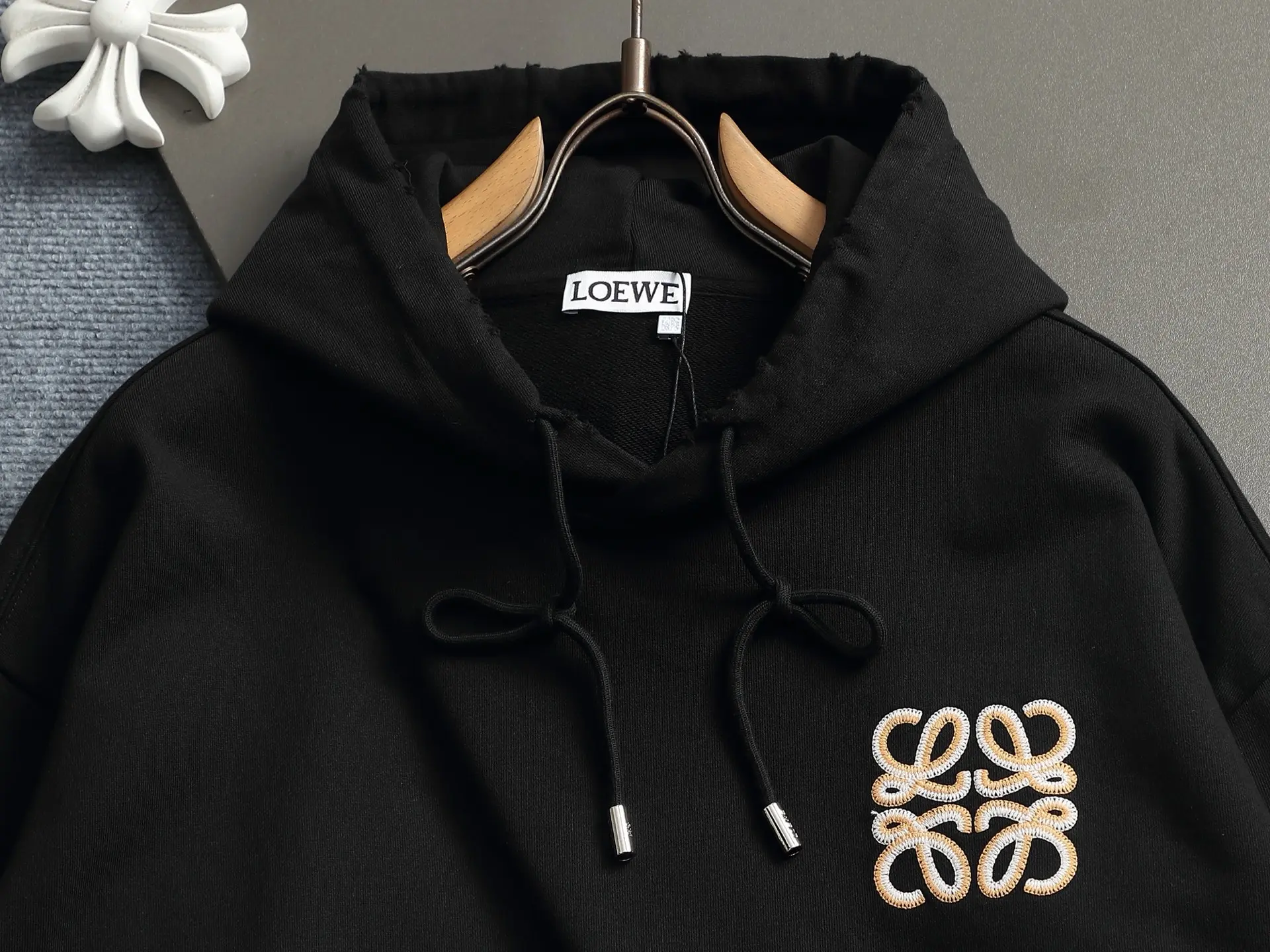 Anagram Logo Embroidered Hoodie D20023296 — view 2