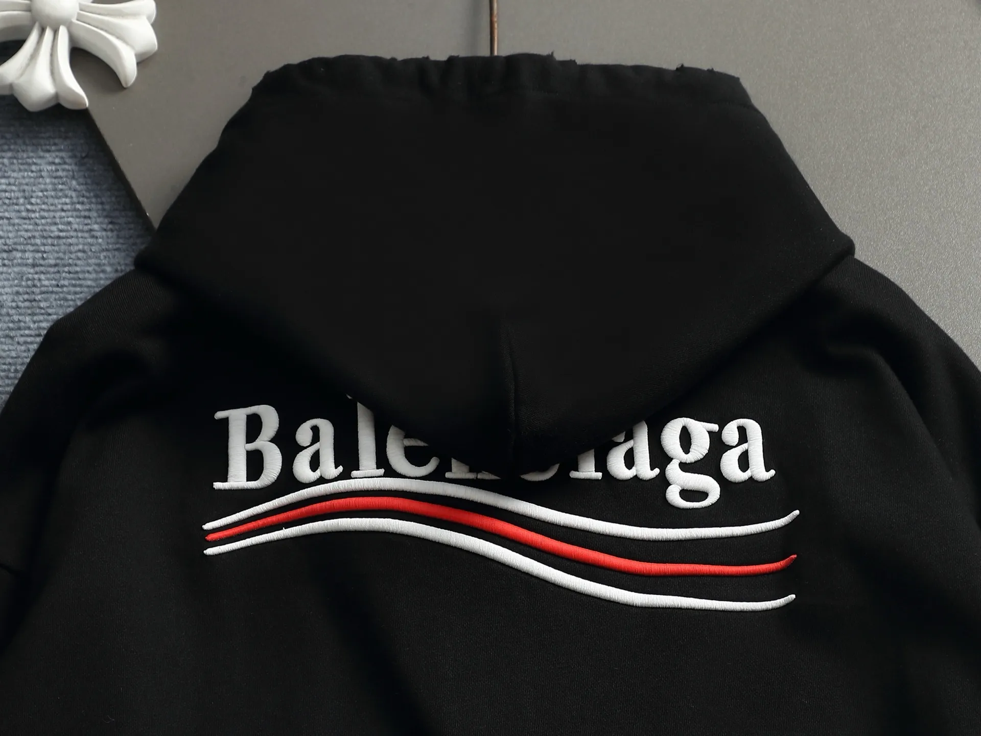 Logo-Embroidered Distressed Cotton Hoodie D20023318 — view 11