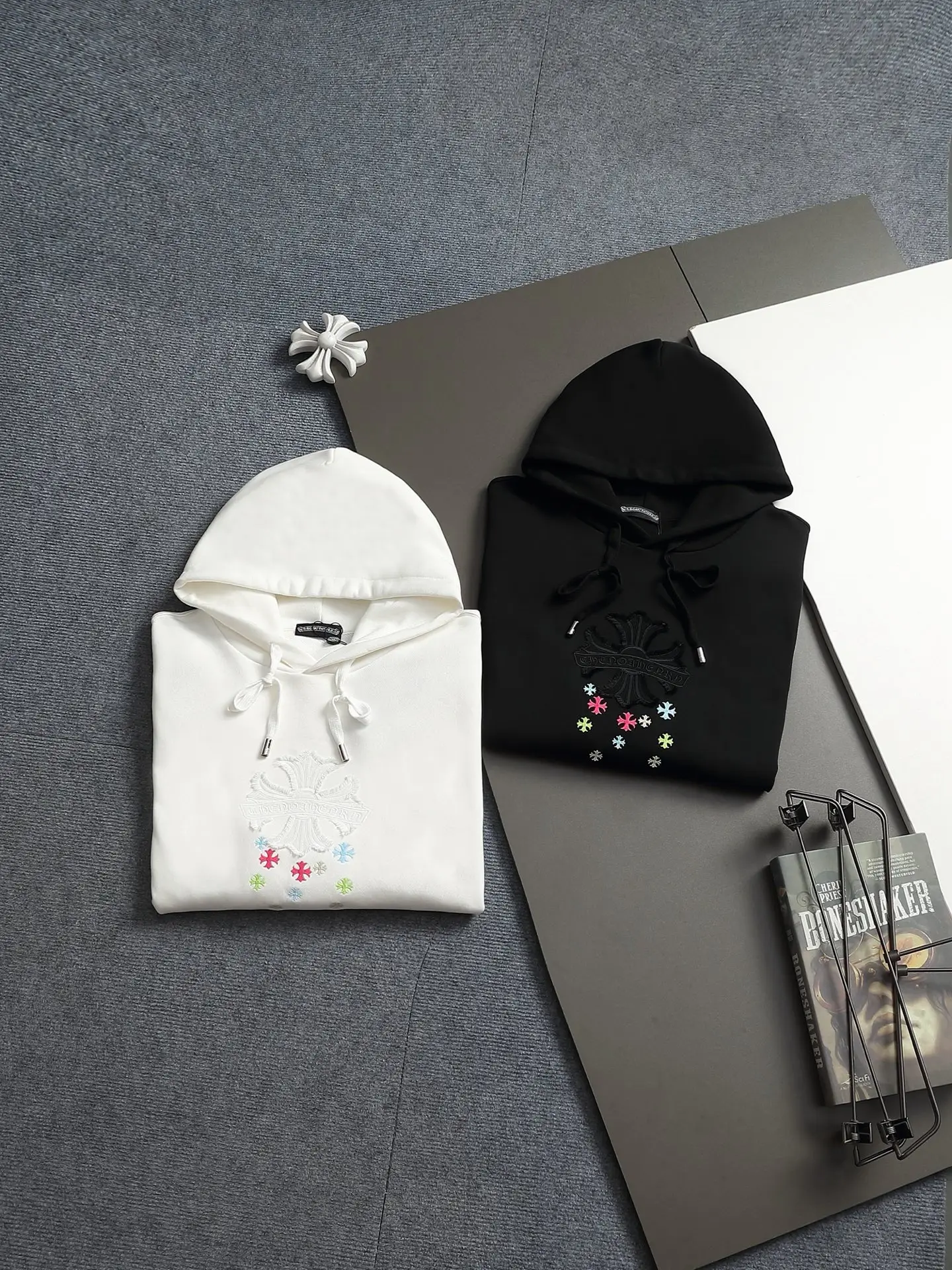 Chrome Hearts Cross Embroidery Acid-Wash Hoodie D20023313 — view 14