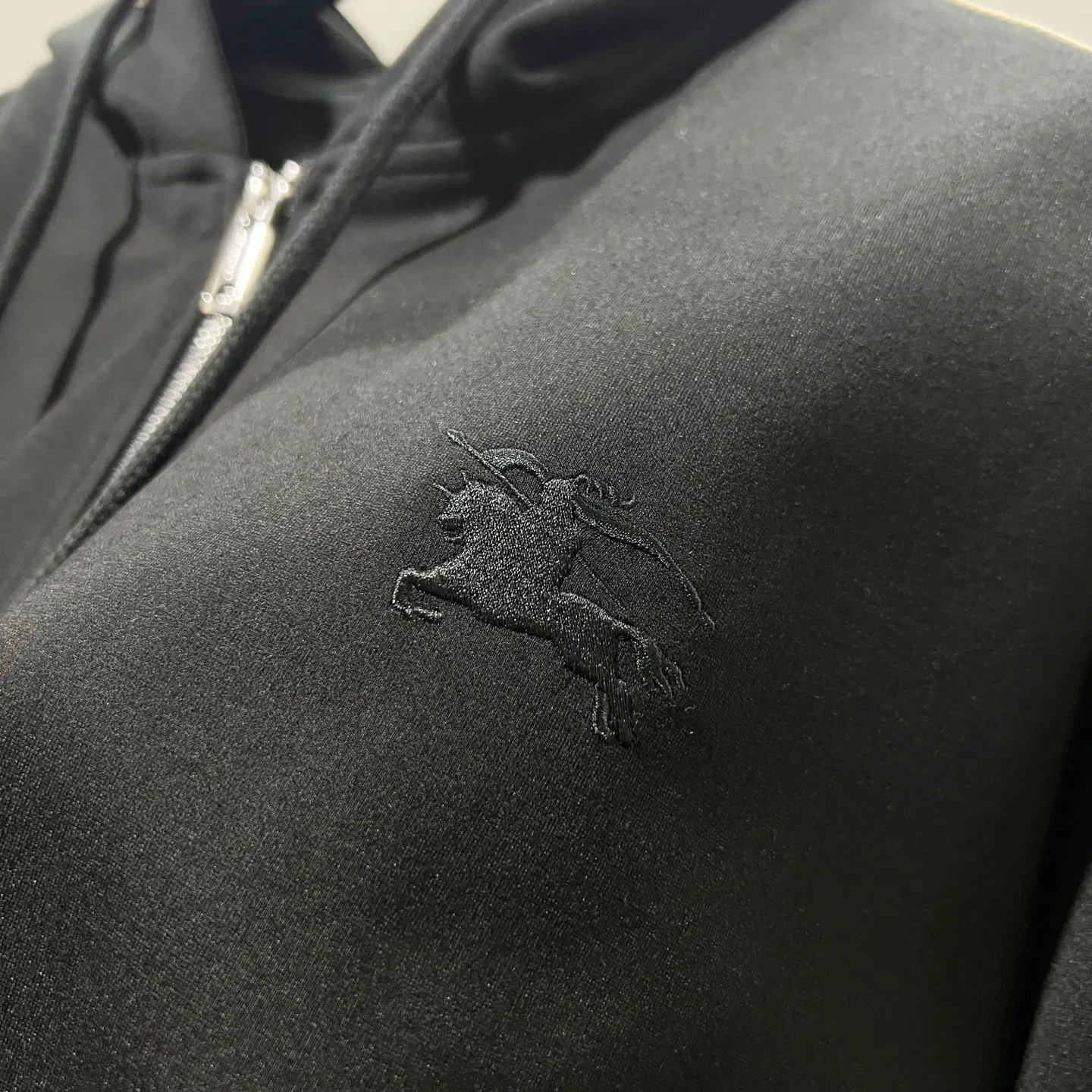 Check-Trim Embroidered Logo Zip-Up Hoodie D20021356 — view 6