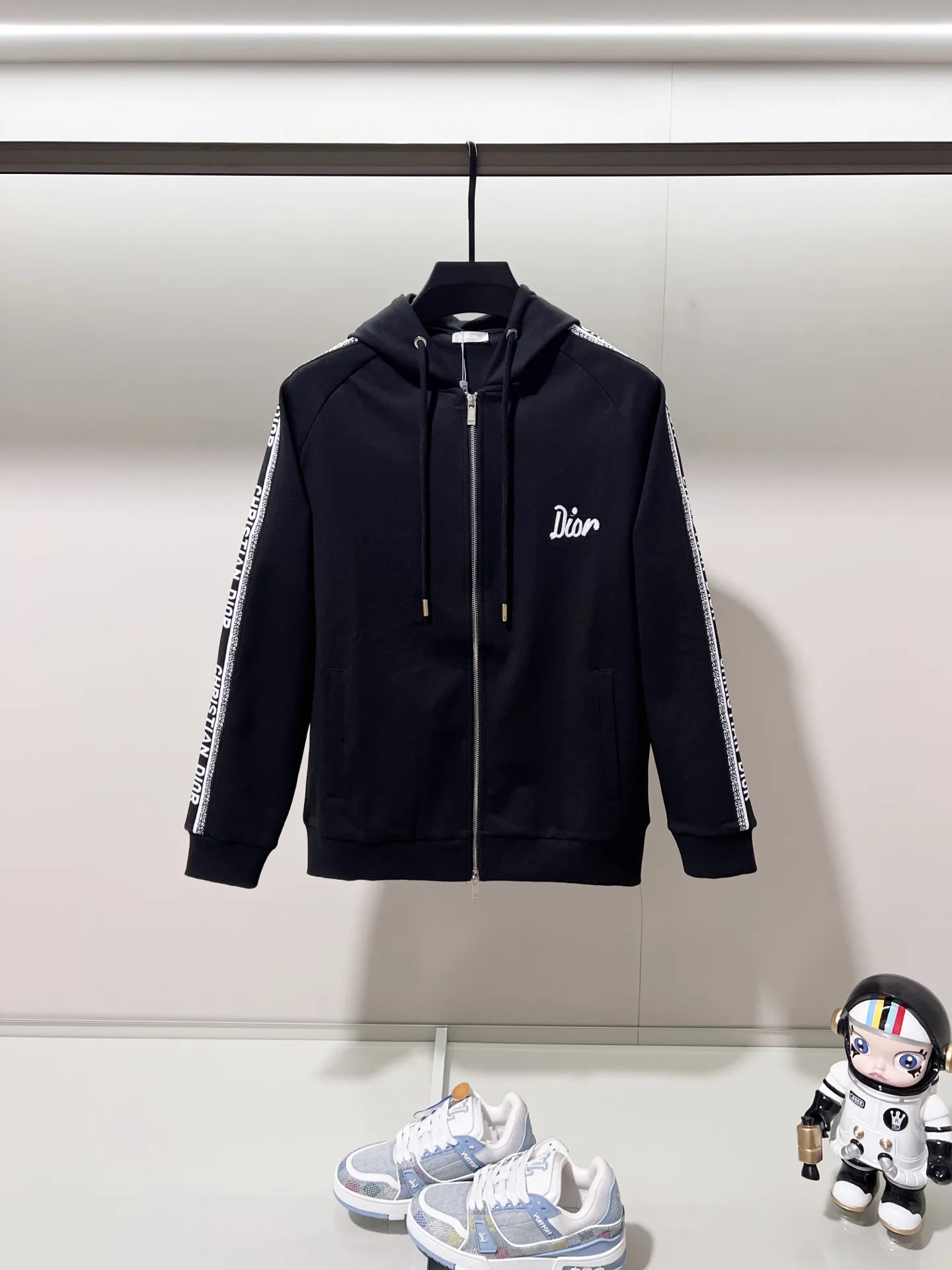 Logo-Embroidered Zip-Up Hoodie with Taped Sleeves D20021361