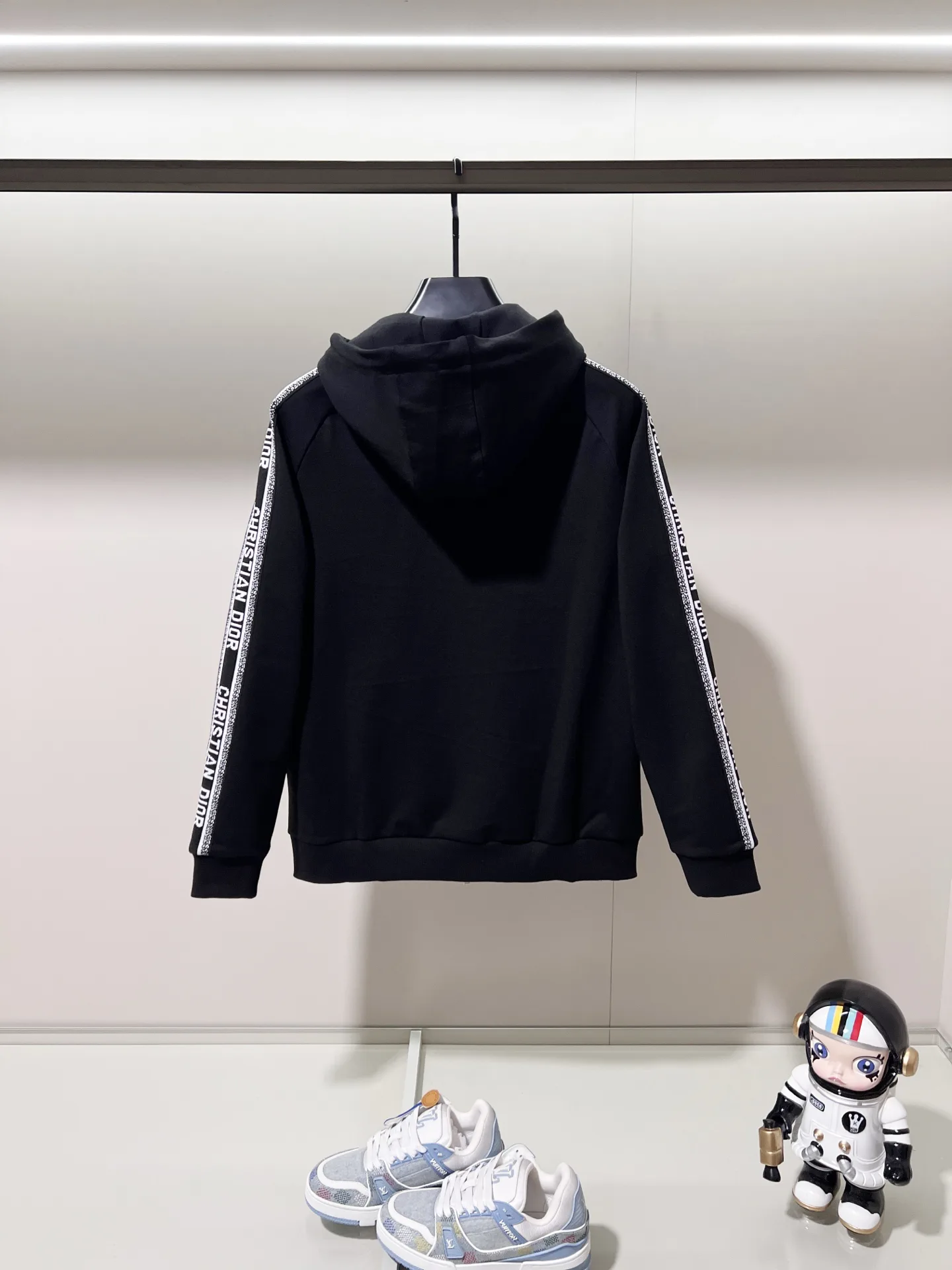 Logo-Embroidered Zip-Up Hoodie with Taped Sleeves D20021361 — view 2