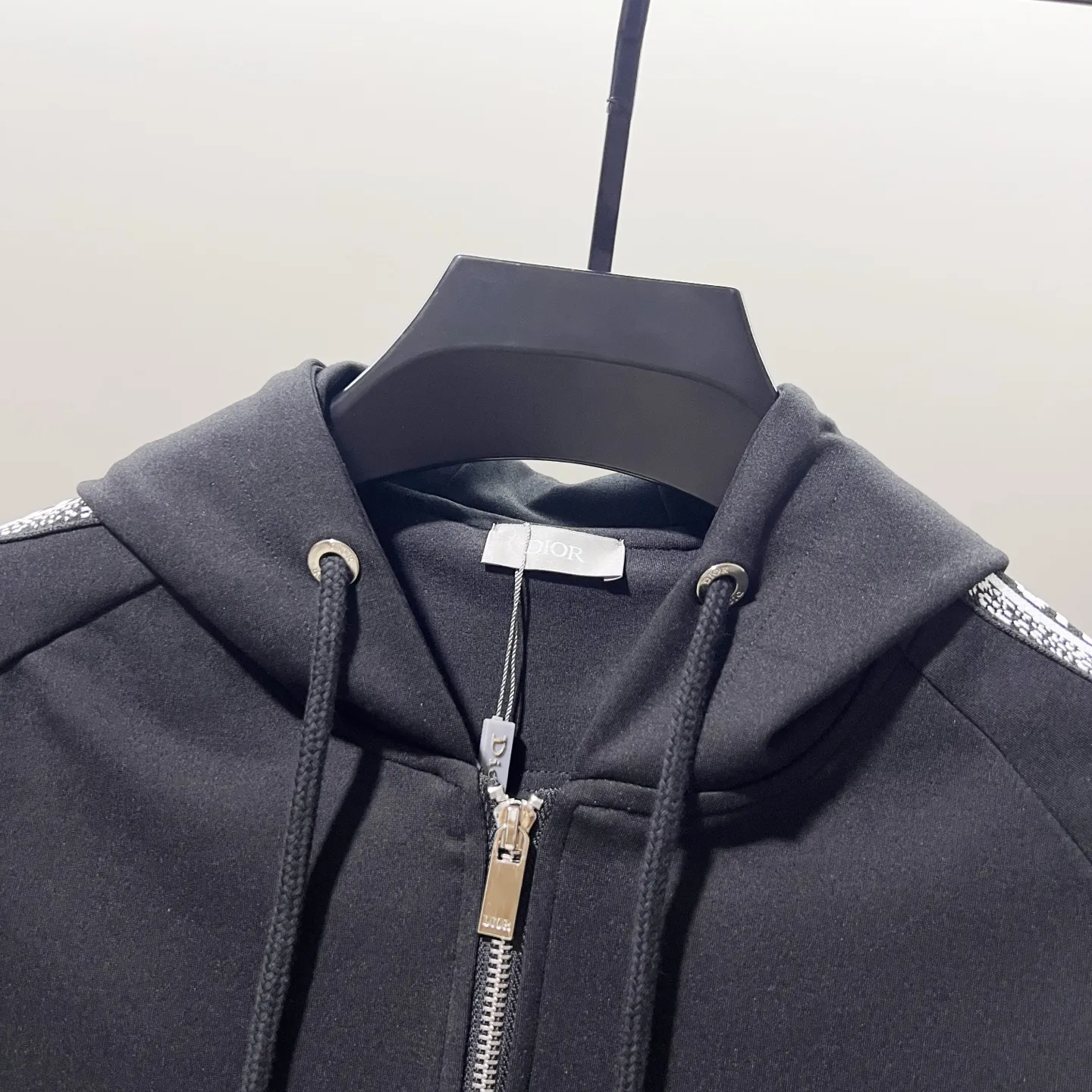 Logo-Embroidered Zip-Up Hoodie with Taped Sleeves D20021361 — view 3