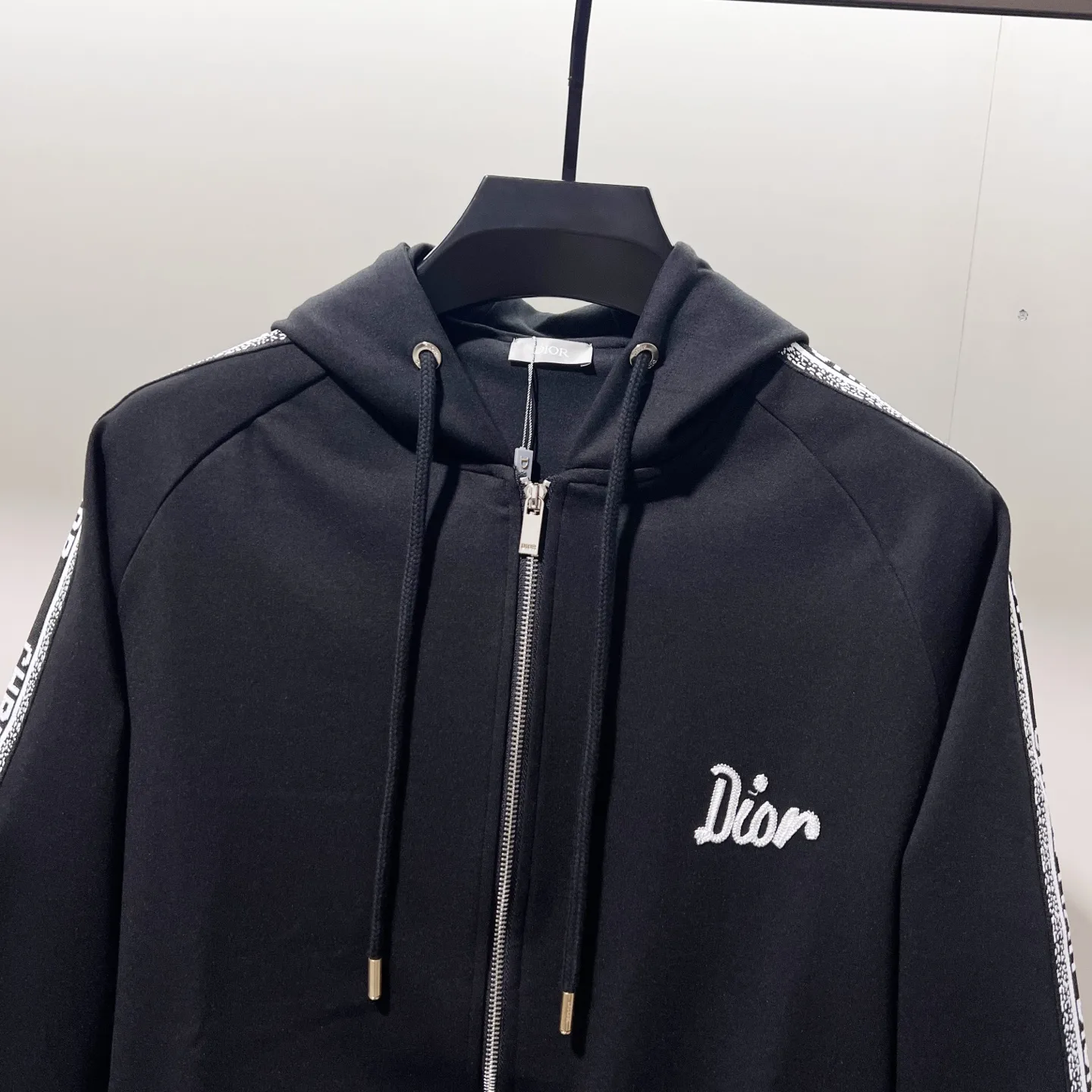Logo-Embroidered Zip-Up Hoodie with Taped Sleeves D20021361 — view 4