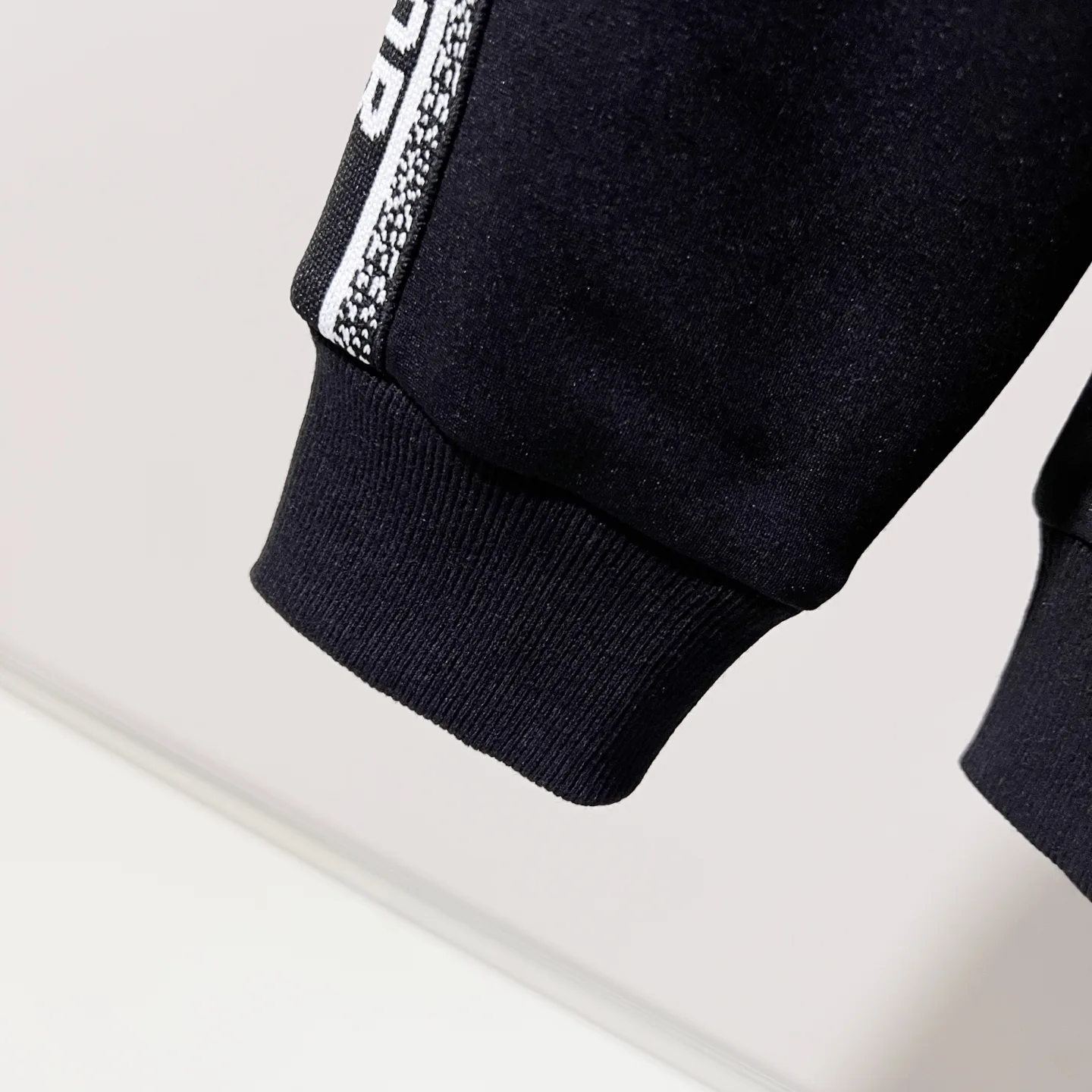 Logo-Embroidered Zip-Up Hoodie with Taped Sleeves D20021361 — view 8