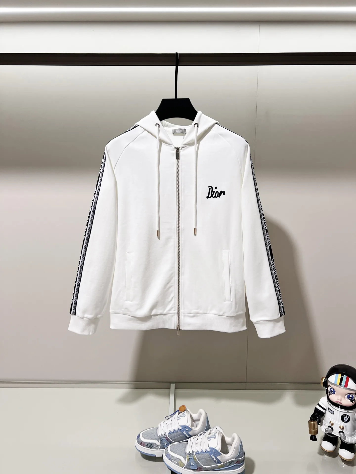 Logo-Embroidered Zip-Up Hoodie D20021360