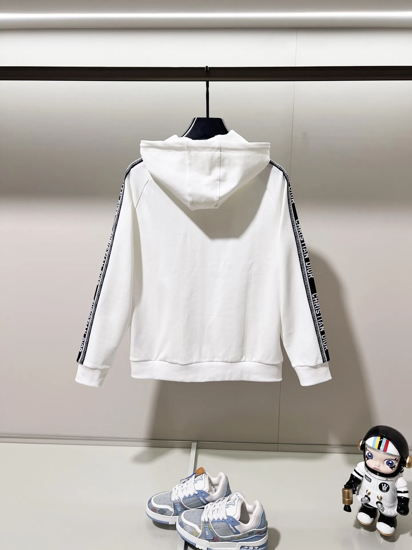 Logo-Embroidered Zip-Up Hoodie D20021360 — view 2