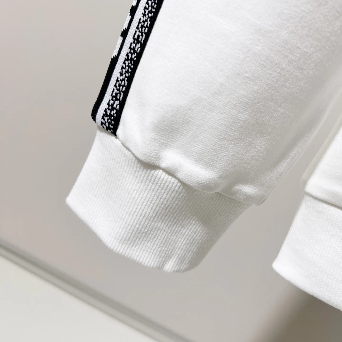 Logo-Embroidered Zip-Up Hoodie D20021360 — view 8