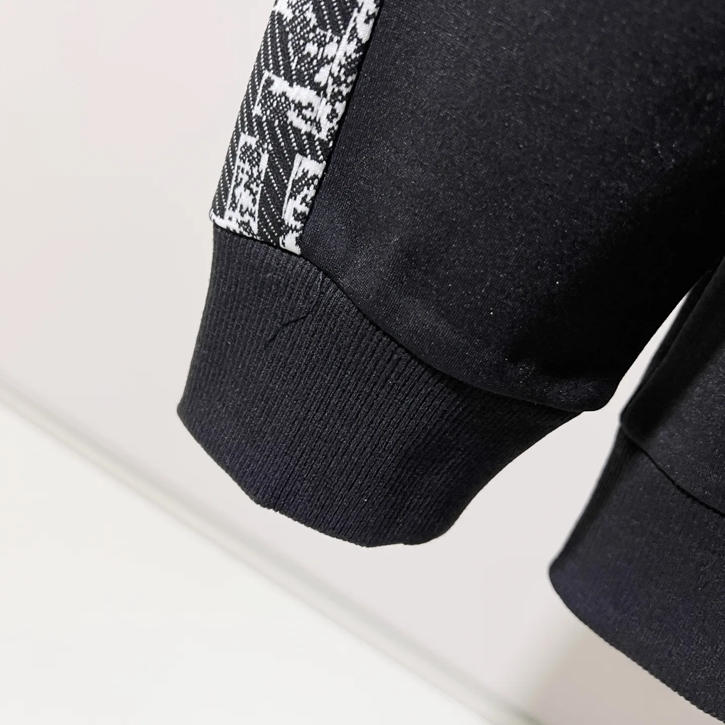 Logo-Tape Zip-Up Hoodie D20021353 — view 7