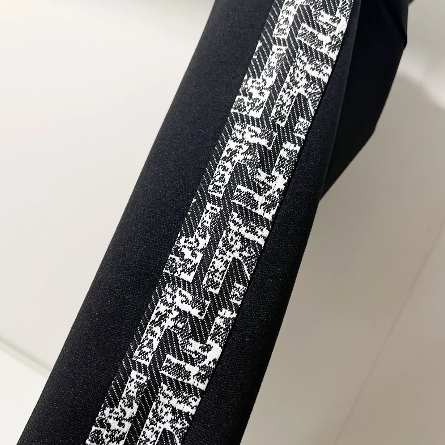 Logo-Tape Zip-Up Hoodie D20021353 — view 8
