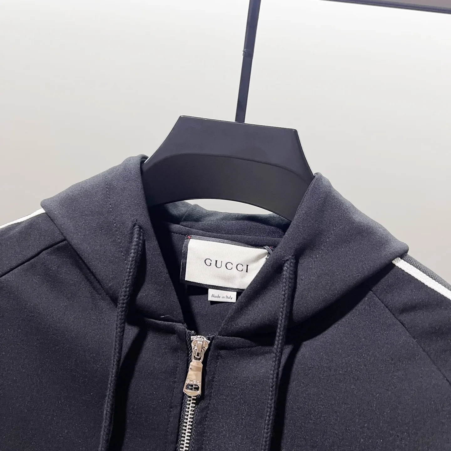 Logo-Embroidered Webbing Trim Zip-Up Hoodie D20021372 — view 3