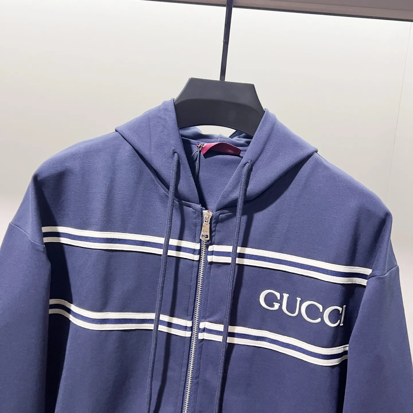 Logo-Embroidered Webbing Trim Zip-Up Hoodie D20021365 — view 3