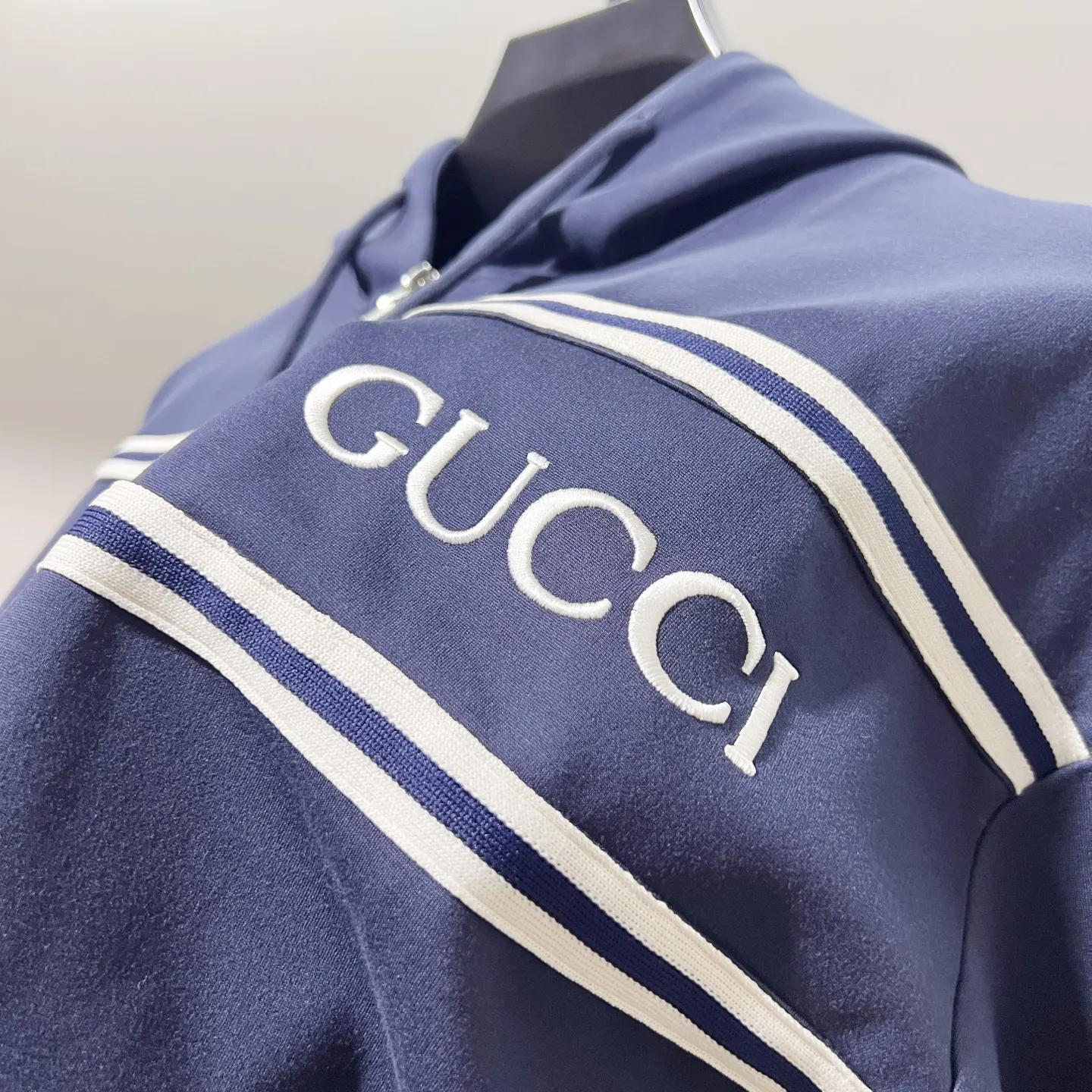 Logo-Embroidered Webbing Trim Zip-Up Hoodie D20021365 — view 6