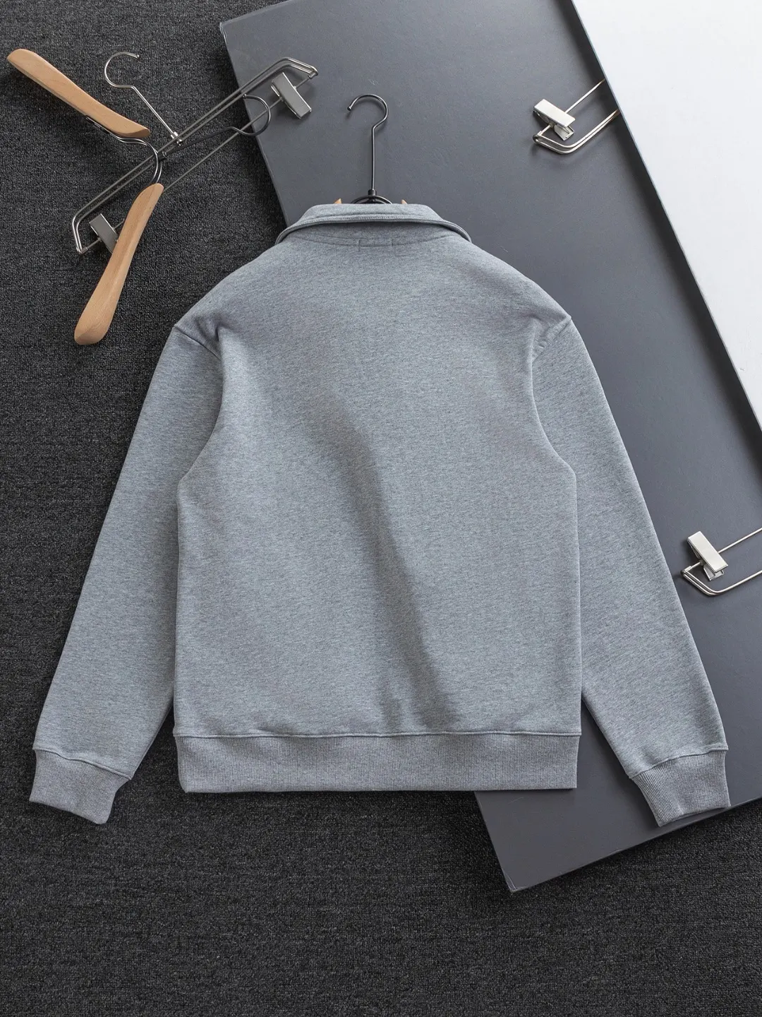 Logo-Embroidered Quarter-Zip Sweatshirt D20024129 — view 3
