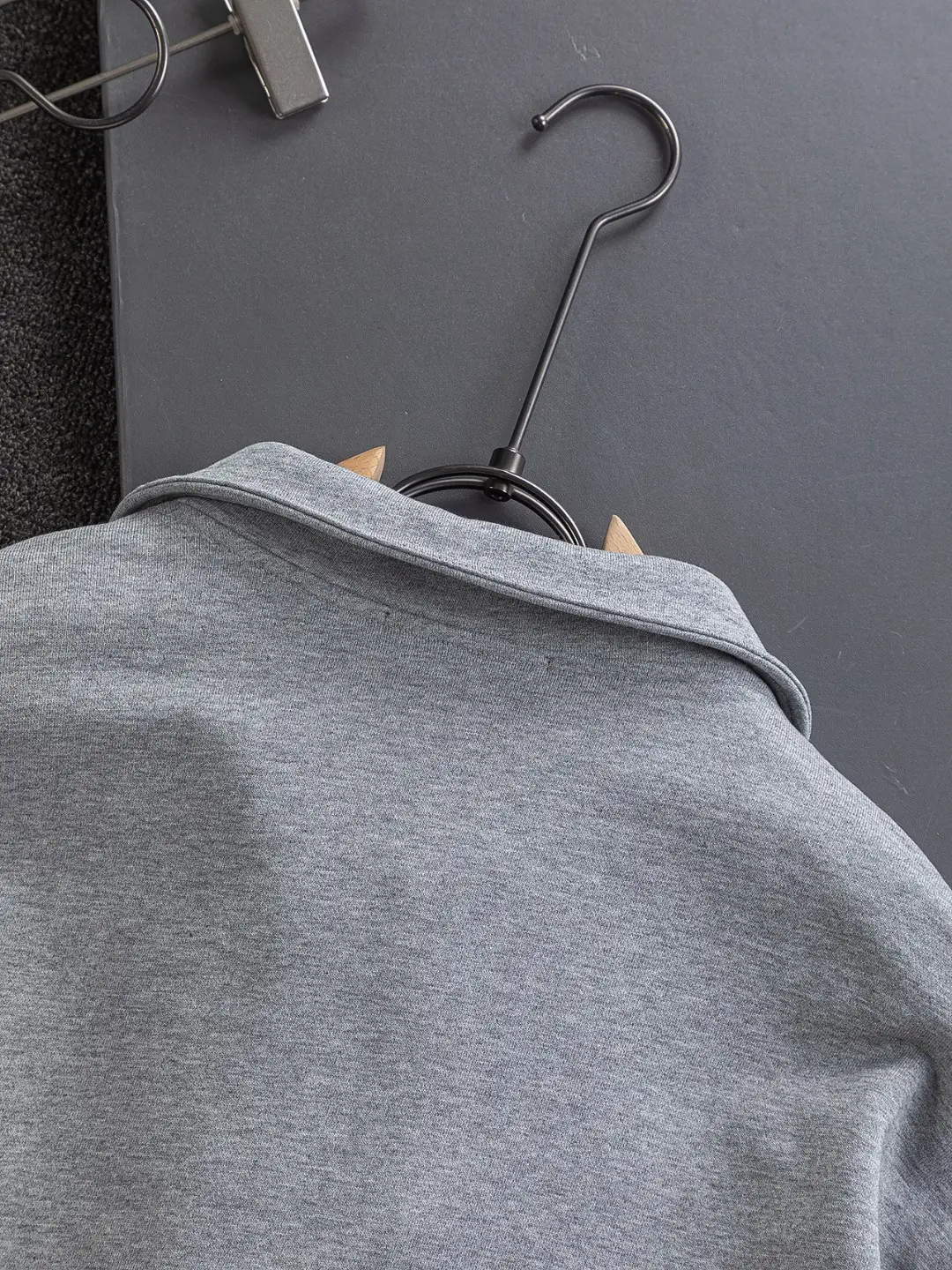 Logo-Embroidered Quarter-Zip Sweatshirt D20024129 — view 5