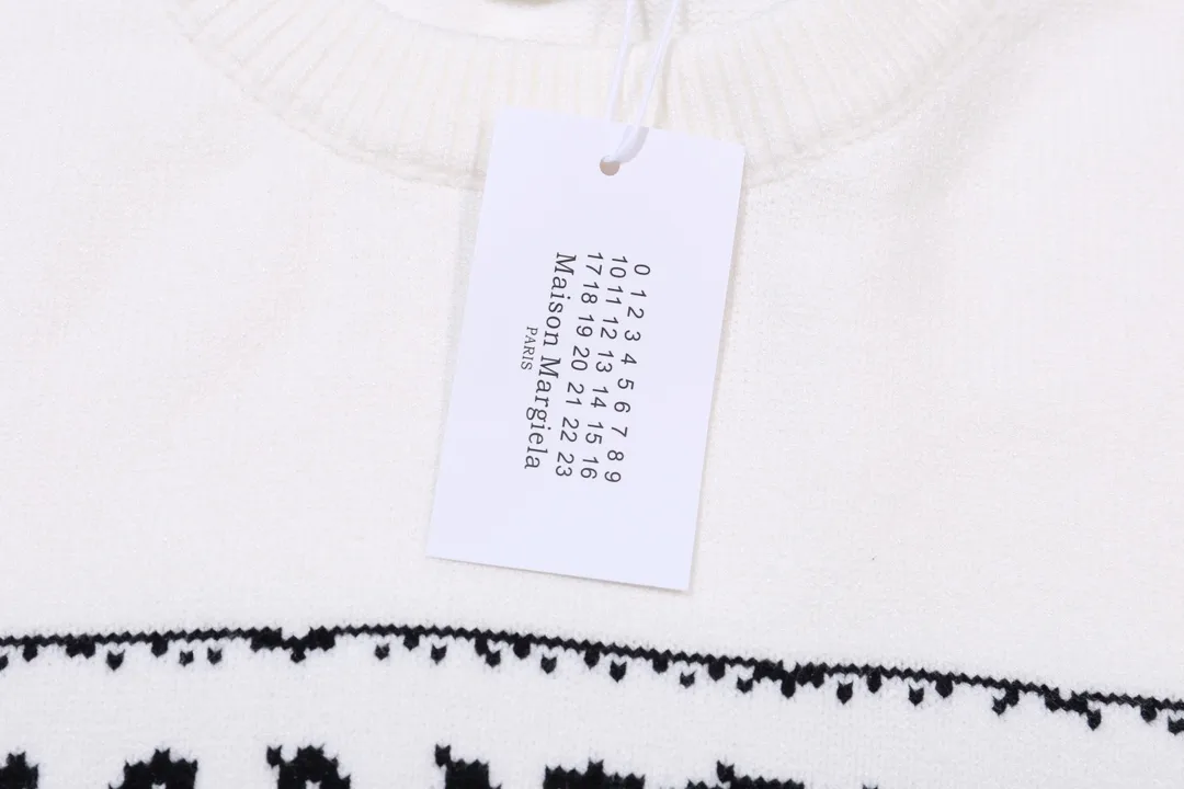 MM6 Logo Jacquard Crew-Neck Sweater D20023362 — view 4