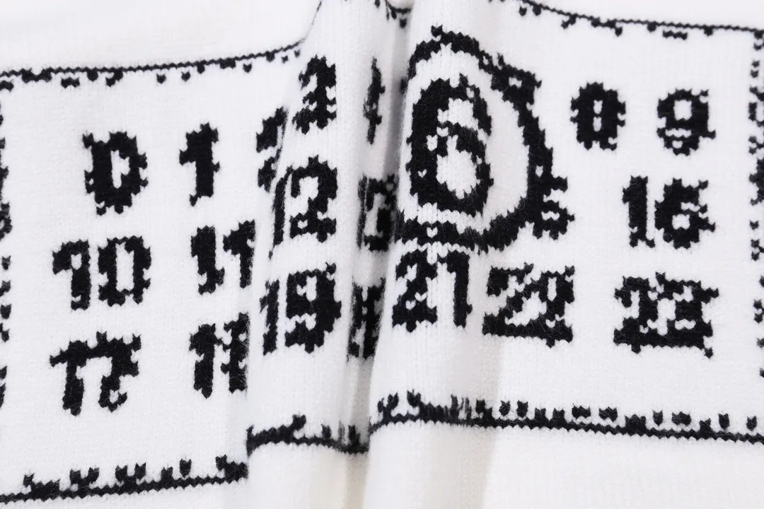 MM6 Logo Jacquard Crew-Neck Sweater D20023362 — view 7