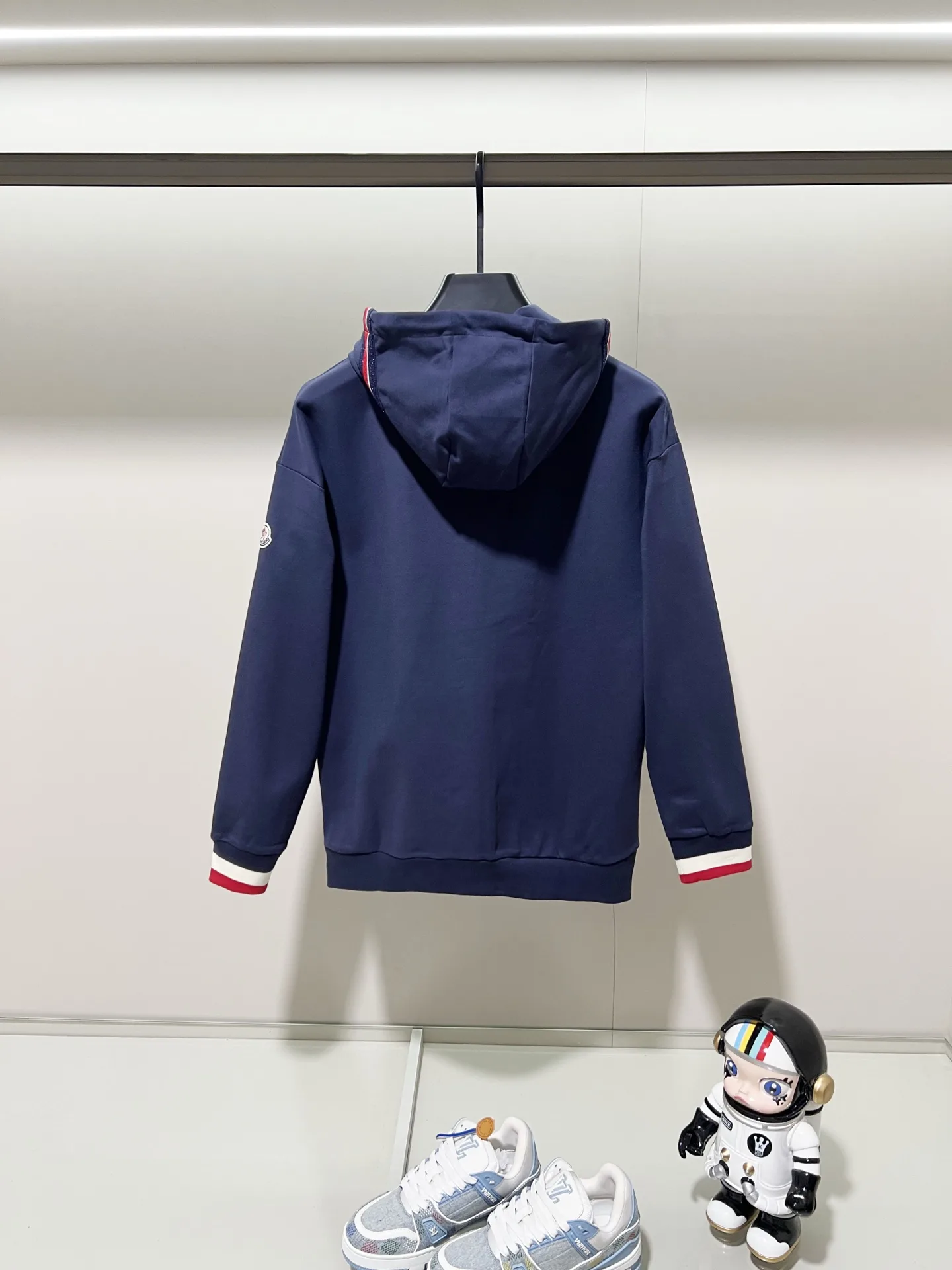 Logo-Patch Zip-Up Hooded Sweatshirt D20021368 — view 2