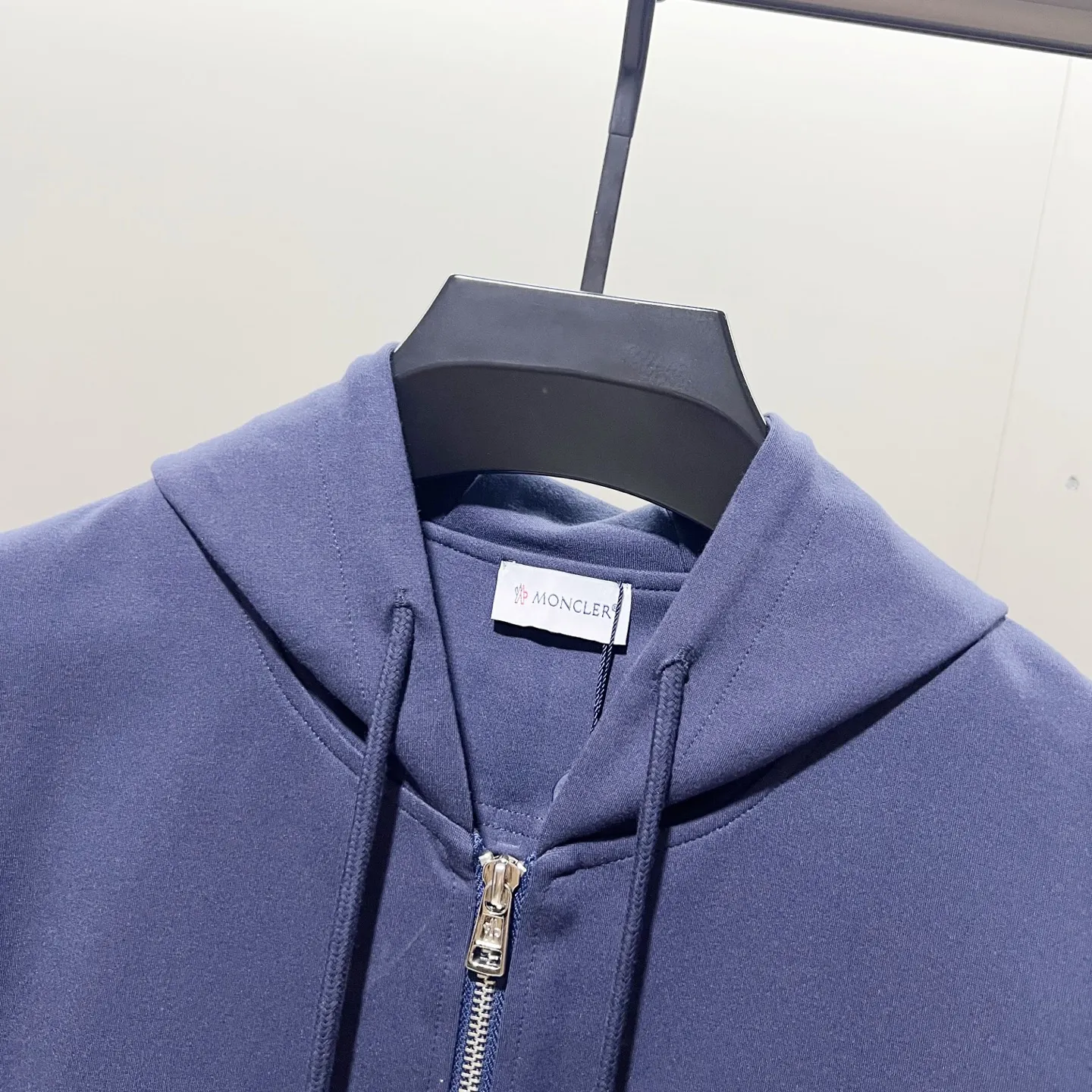 Logo-Patch Zip-Up Hooded Sweatshirt D20021368 — view 3