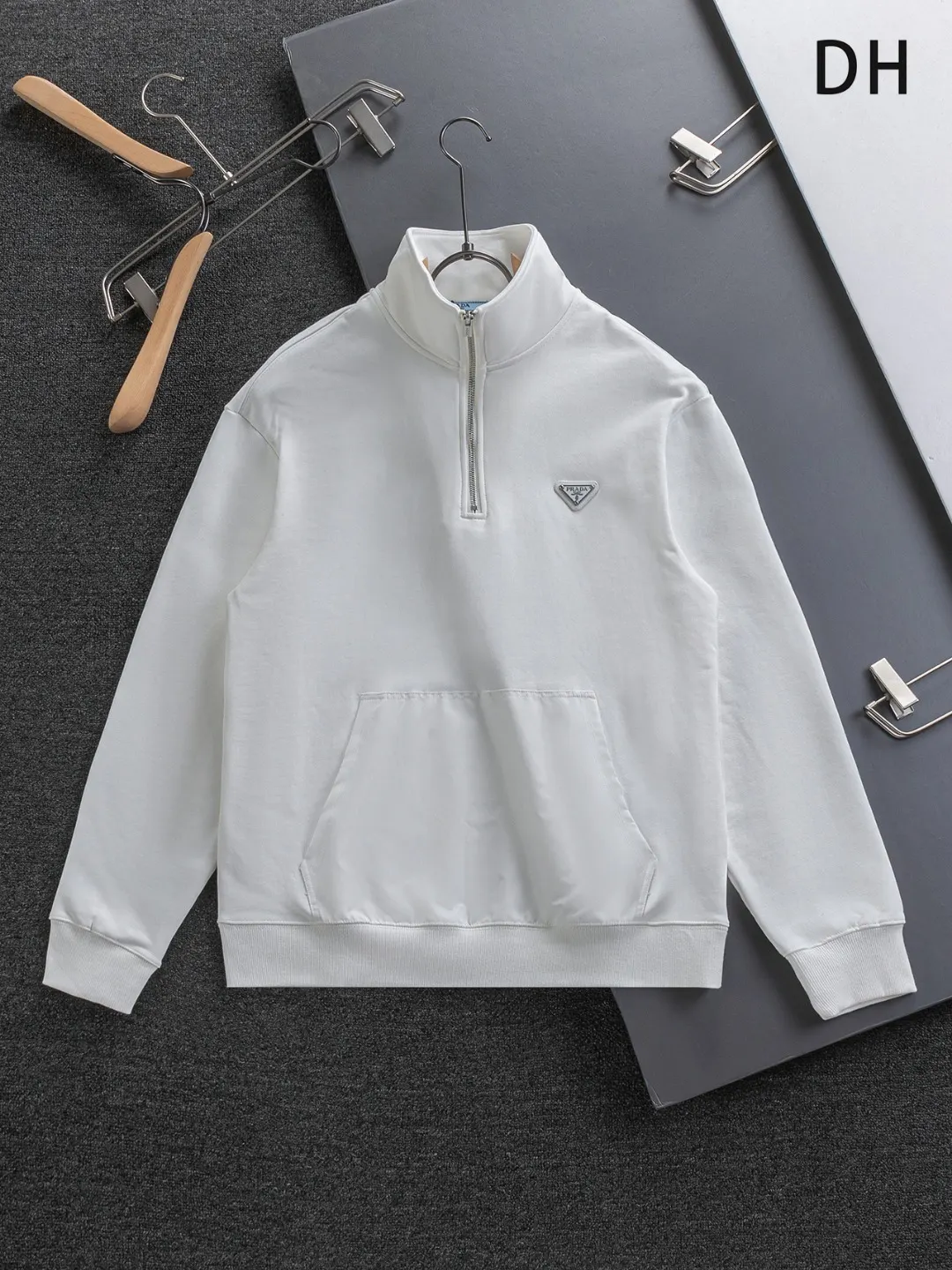 Logo-Badge Quarter-Zip Sweatshirt D20024126