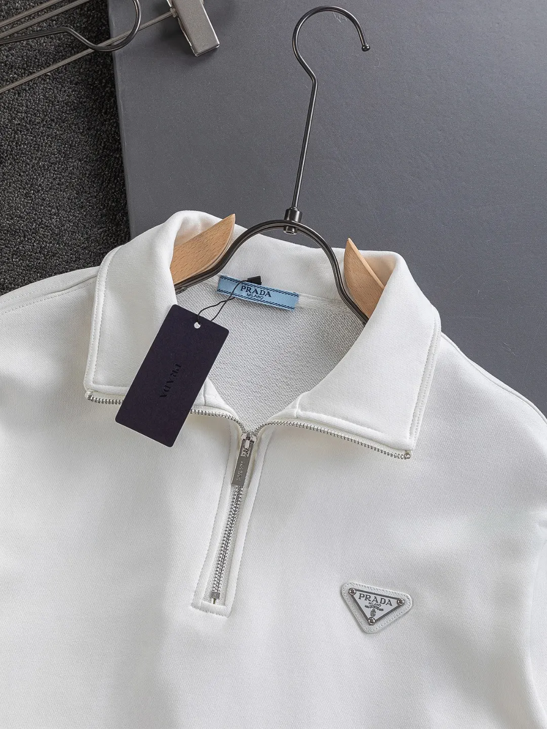 Logo-Badge Quarter-Zip Sweatshirt D20024126 — view 4