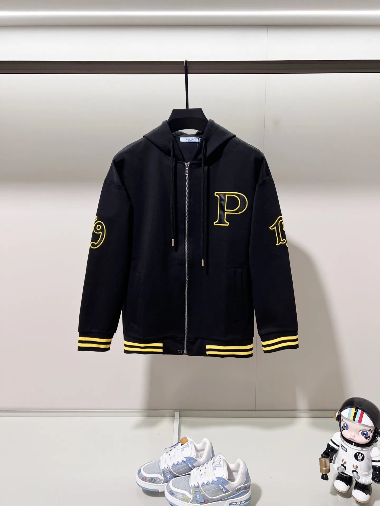 Logo-Embroidered Zip-Up Hooded Sweatshirt D20021362