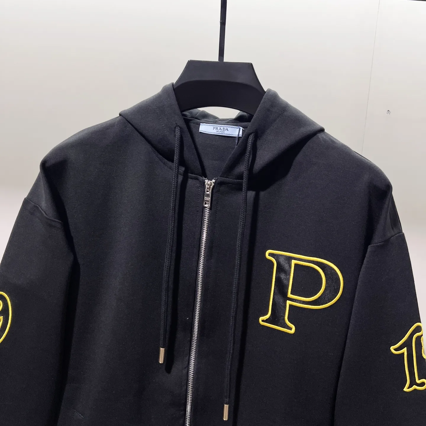Logo-Embroidered Zip-Up Hooded Sweatshirt D20021362 — view 4