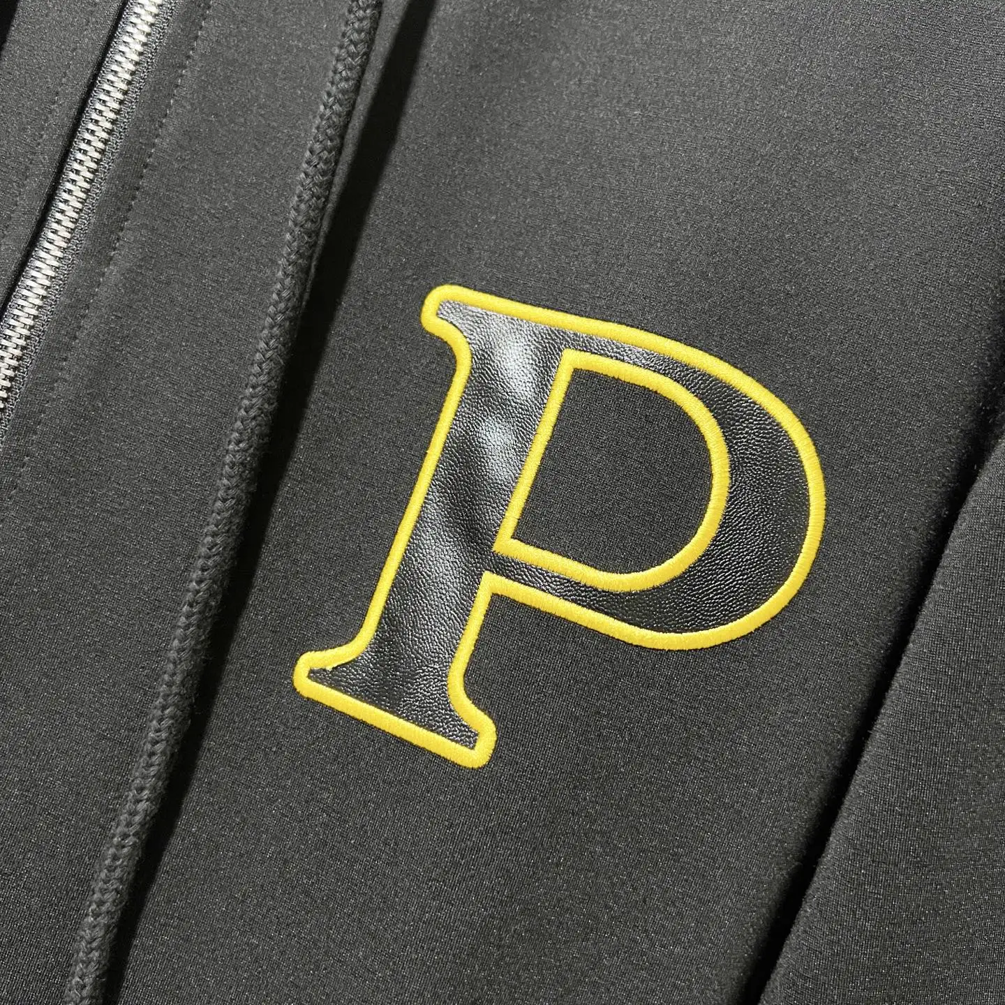 Logo-Embroidered Zip-Up Hooded Sweatshirt D20021362 — view 6