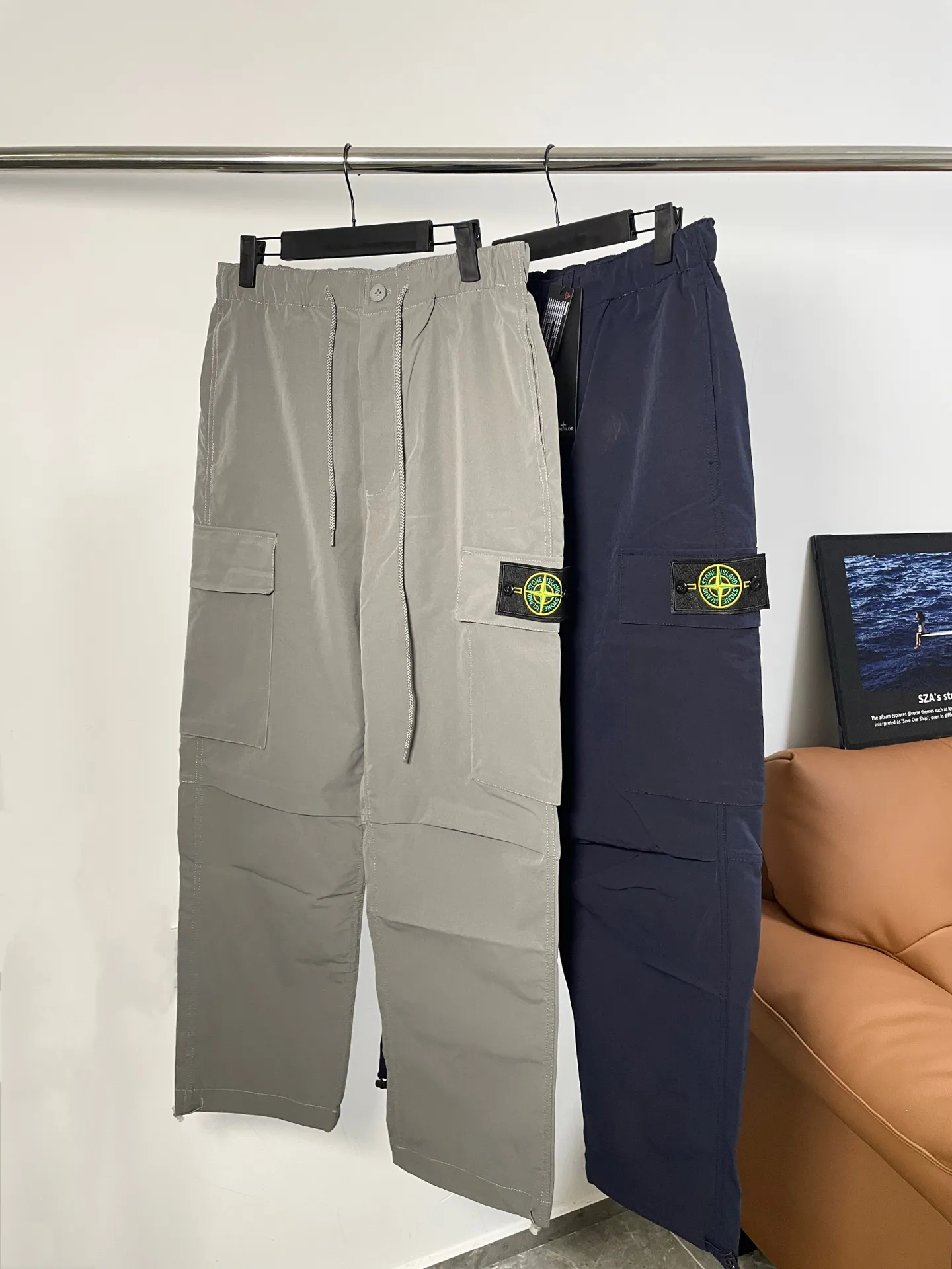 Stone Island Garment-Dyed Cargo Trousers D20021525 — view 4