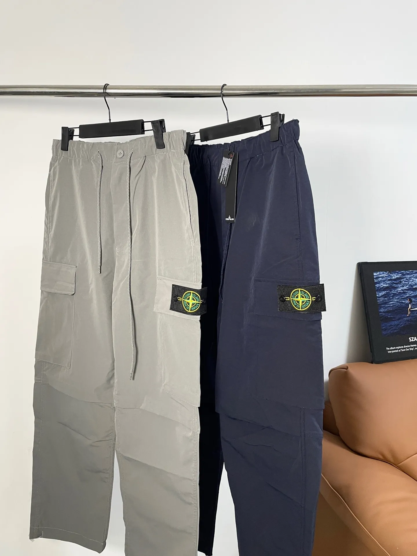 Stone Island Garment-Dyed Cargo Trousers D20021525 — view 5