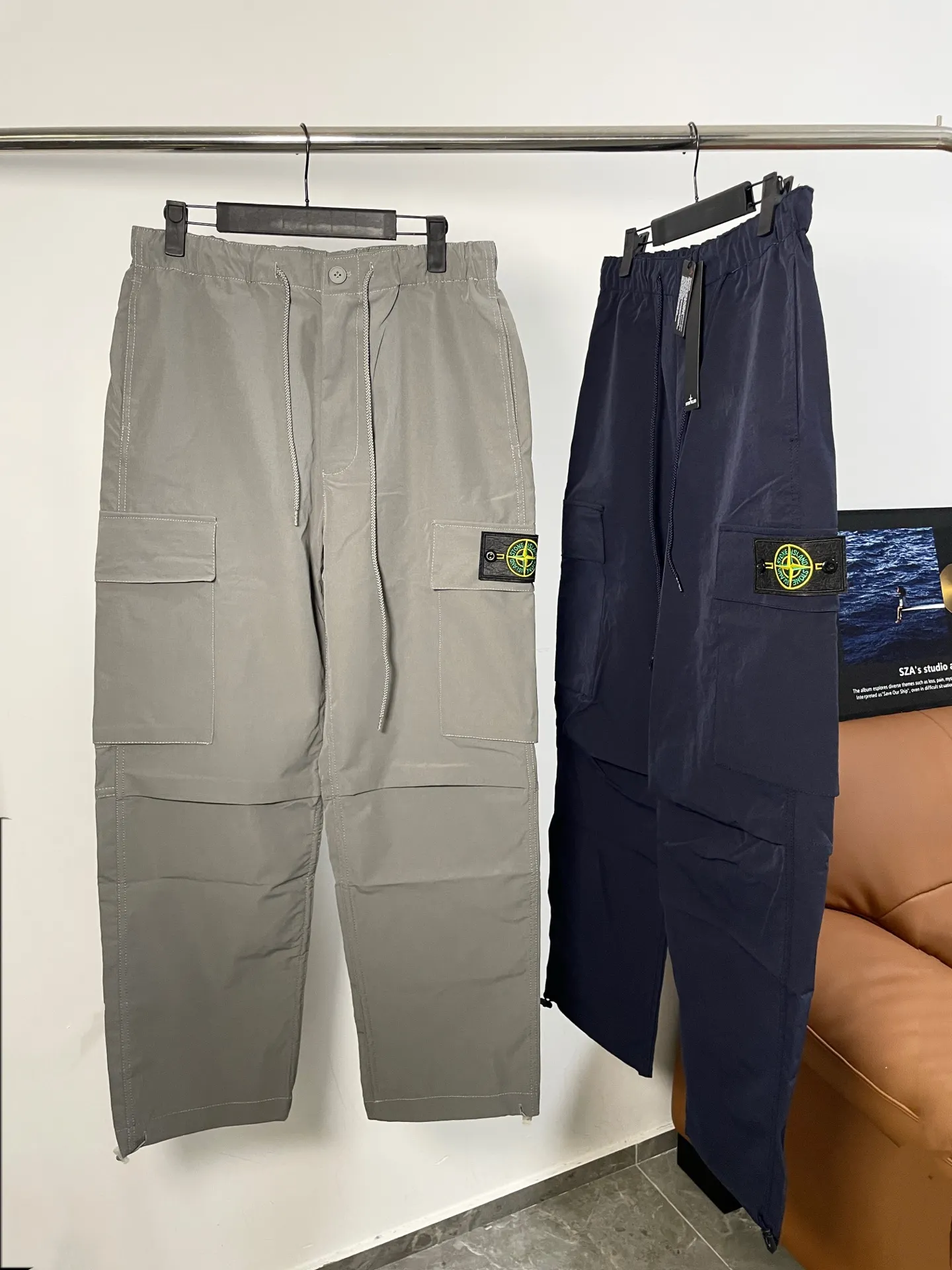 Stone Island Garment-Dyed Cargo Trousers D20021525 — view 6