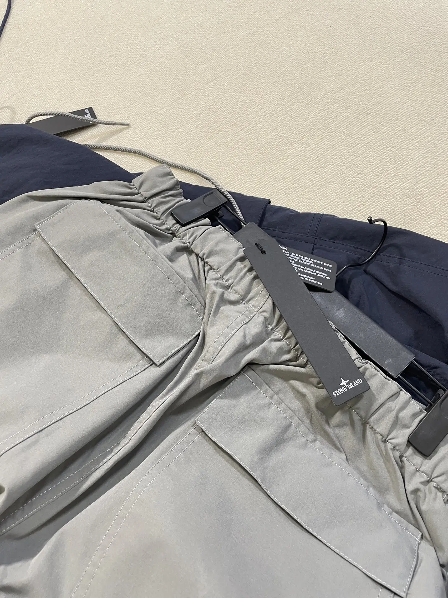 Stone Island Garment-Dyed Cargo Trousers D20021525 — view 8