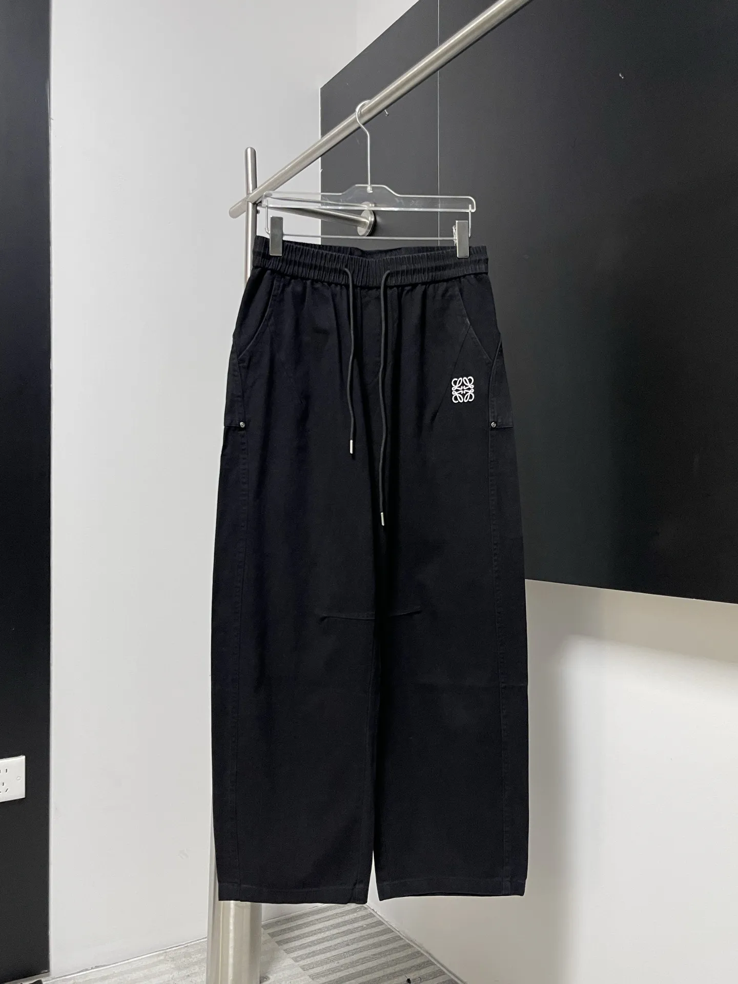 Logo-Print Straight-Leg Canvas Trousers D20023926