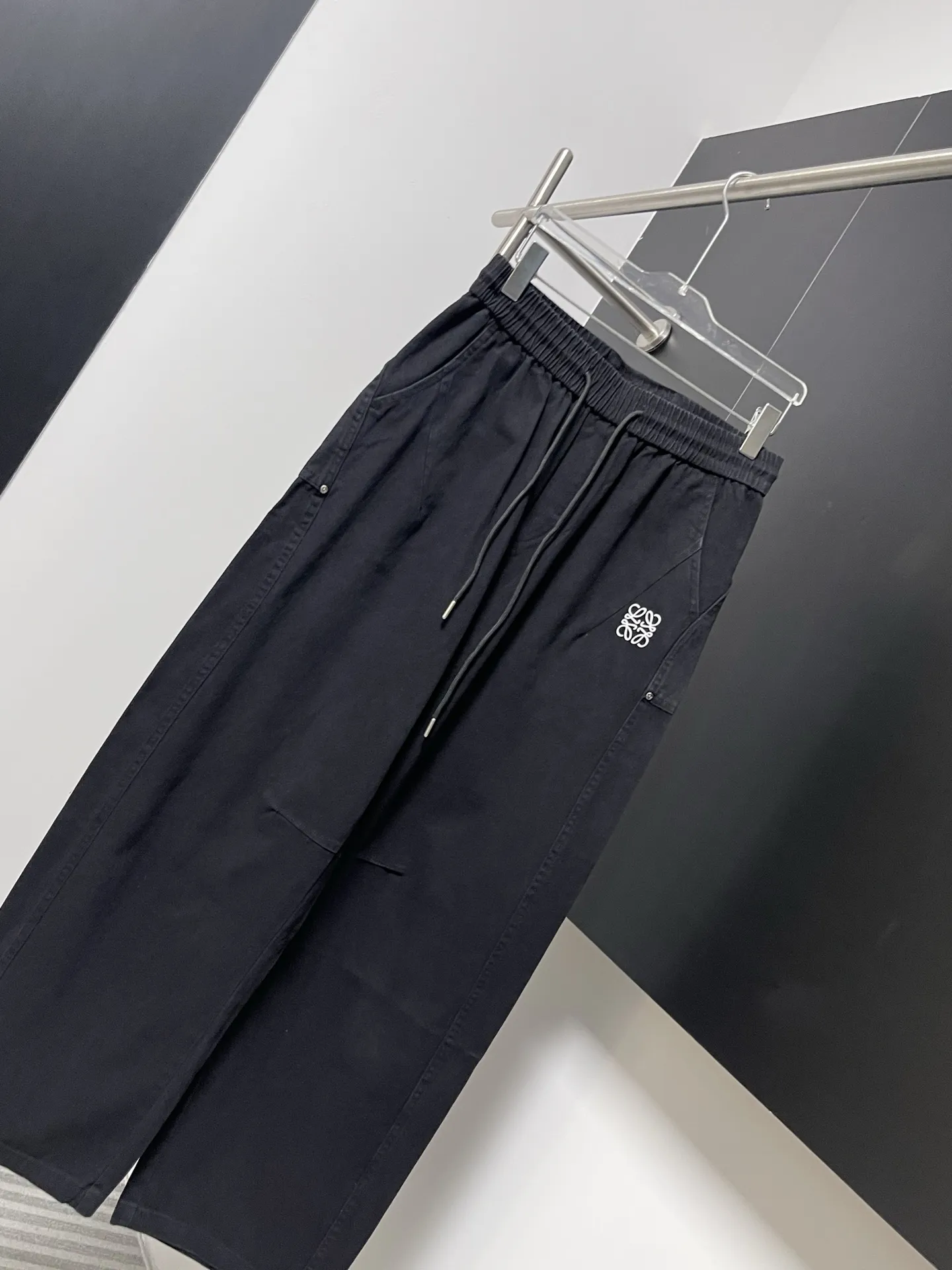 Logo-Print Straight-Leg Canvas Trousers D20023926 — view 2