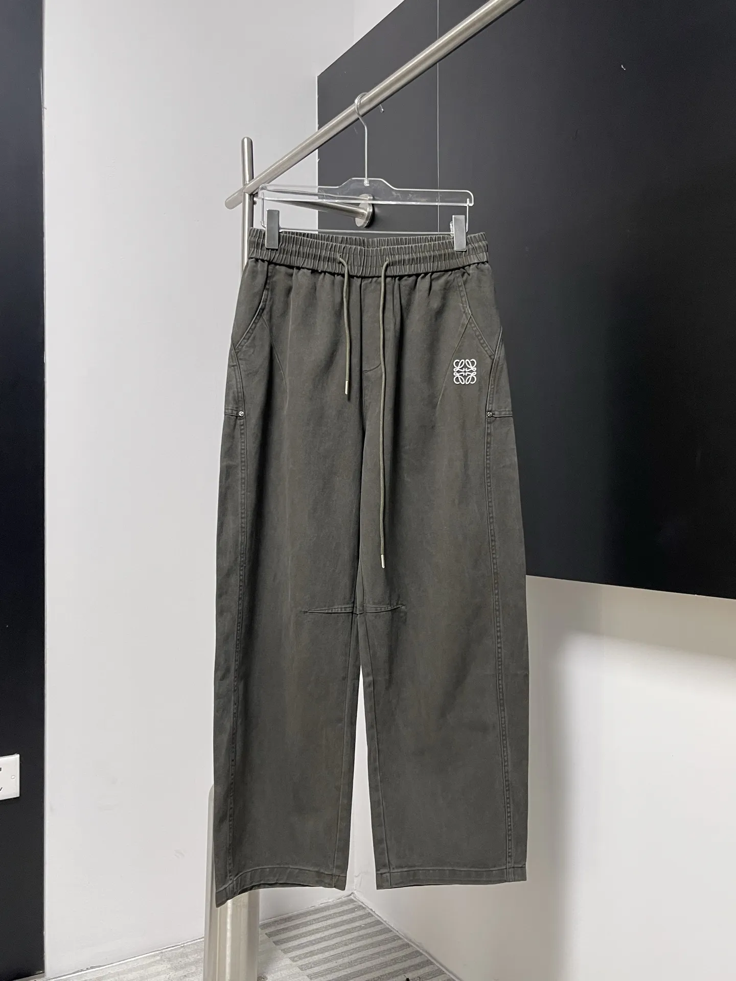 Logo Print Straight-Leg Canvas Trousers D20023925