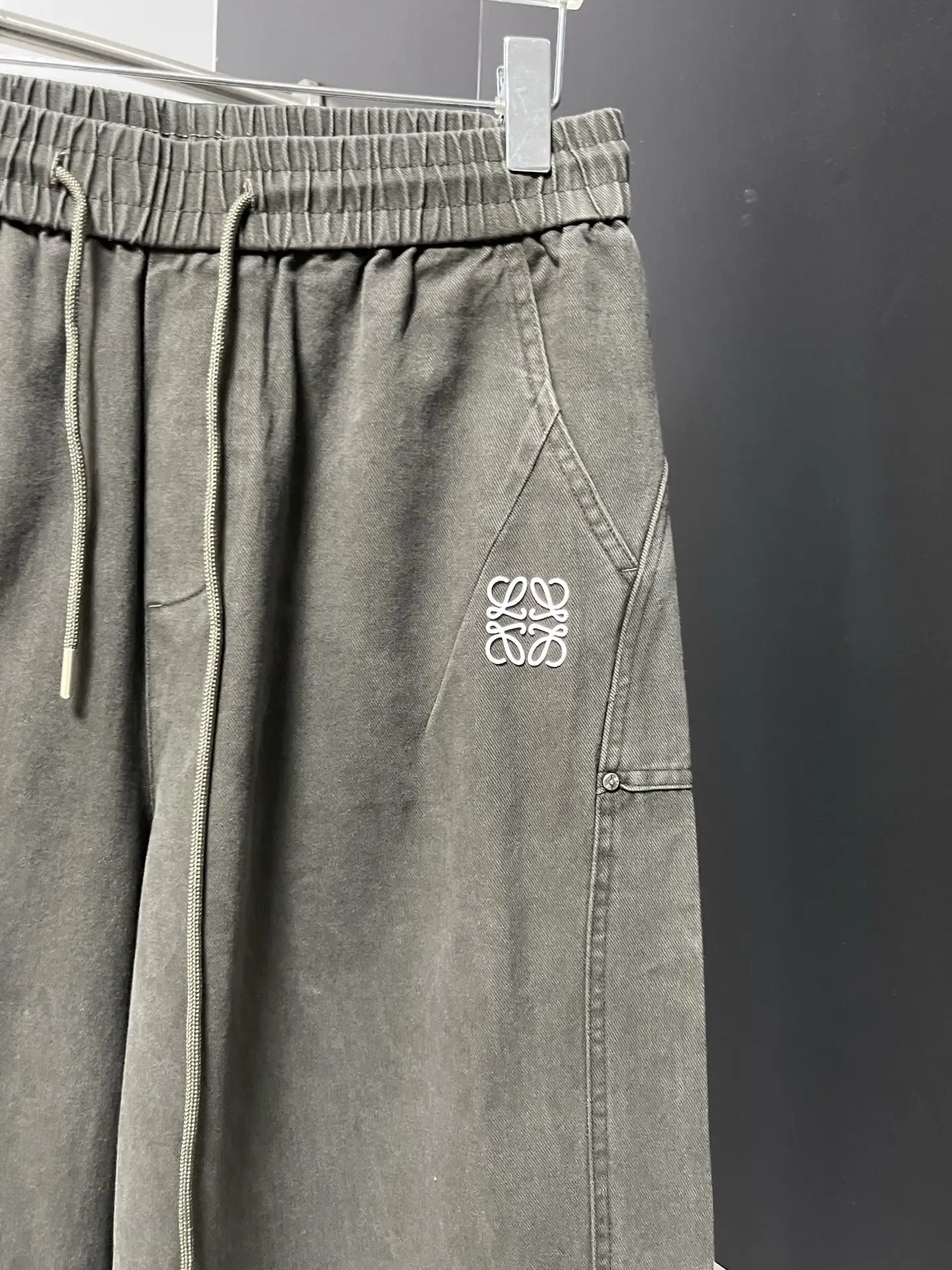 Logo Print Straight-Leg Canvas Trousers D20023925 — view 3