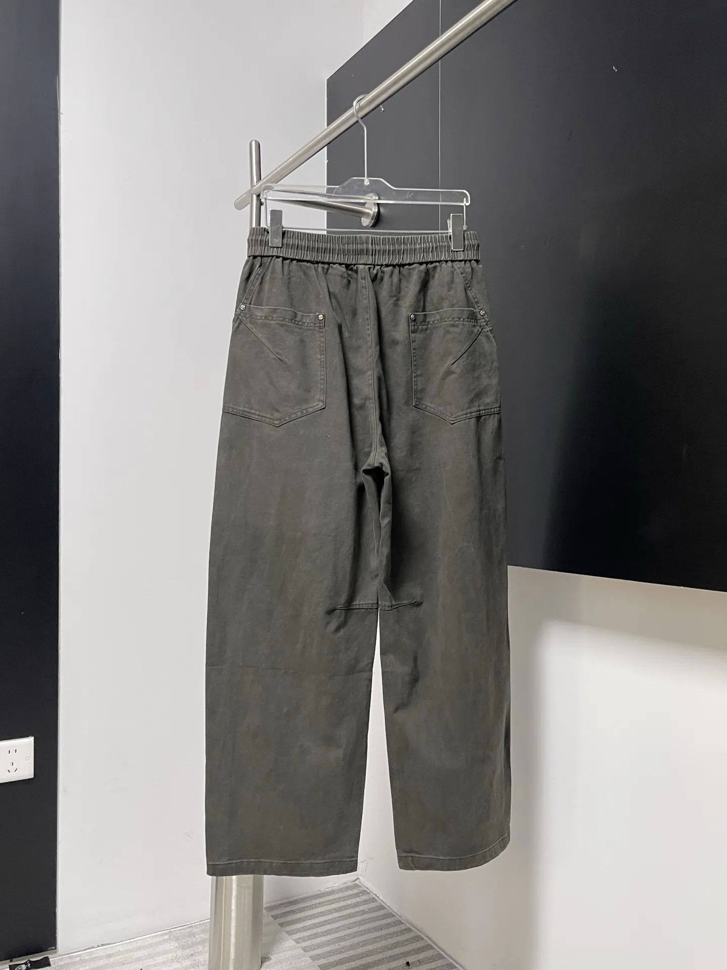 Logo Print Straight-Leg Canvas Trousers D20023925 — view 7